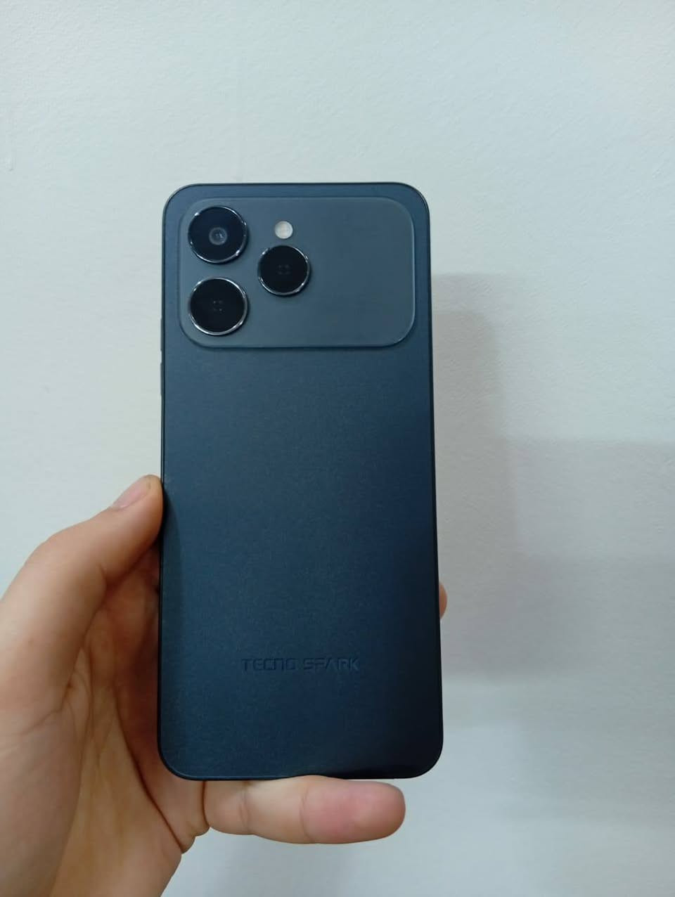 TECNO Spark 40
الذاكرة256 
البطارية العملاقة 5200
120 هيرتز
الجهاز مكفول بوضع الشركة النضافة100 وياه غراضة 
السعر210 بي مجال بسيط
المكان بغداد البلديات 
واتساب ***********
