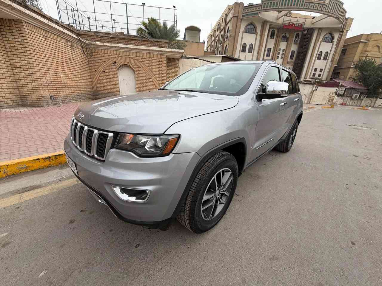 جيب كراند شيروكي لمتد 2018 فول عدا الفتحة

صبغ 3 قطع جاملغين وبنيد ✅

محرك 6 سلندر 3600 سي سي
كشن خزن ميموري
كشنات جلد تدفئة
ستيرن تدفئة
كشنات كهربائية
صندوك كهرباء
ابواب بصمة 
حساسات خلفية
كاميرا دوارة
بريك ذاتي خلفي مانع تصادم
تشغيل عن بعد
ماشية 75 ميل

السعر 189 $ ورقة فقط ✅

جاهزة رقم بغداد الدولي باسمي تحويل مباشر  ✅

مكاني الوزيرية للاستفسار *********** بغداد, العراق
