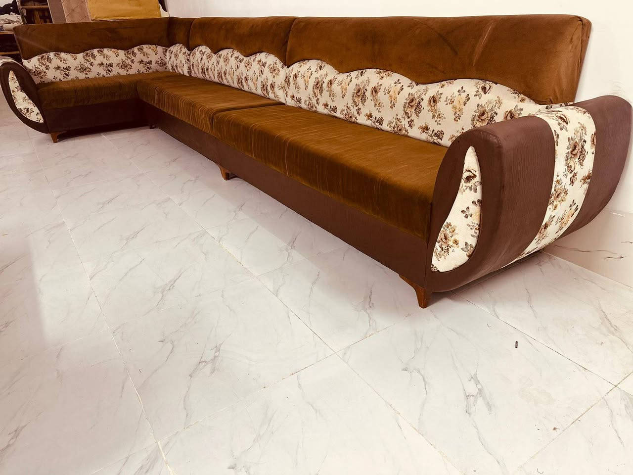 ديوان نضيف بدون عيب سعر جمله عنوان اربيل ***********واتساب يوجد توصيل
