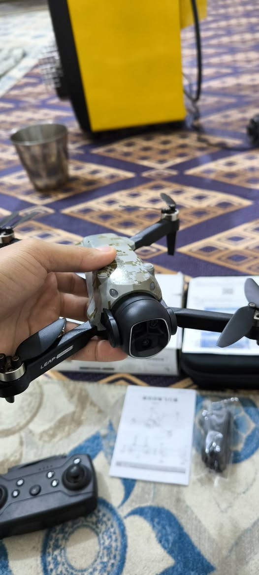 السلام عليكم درون جديد للبيع نوع S25 المواصفات المدى 500 متر حقيقي ارتفاع 120 متر كاميرا 4k متحركه ثباتية فول بالجو شحن من 20 إلى 25 دقيقه حقيقي ارجاع ذاتي للمكان الي انطلقت منه + تنطيك تنبيه بعد عبور الحد المسموح به 400 متر و بعد هواي مواصفات ملحقات بطاريه مفك ريوش احتياط كيبل Tied_c درع حمايه الريوش أثناء الطيران كتيب مع باركود التطبيق السعر 60 و بيها مجال قليل للاستفسار ***********
