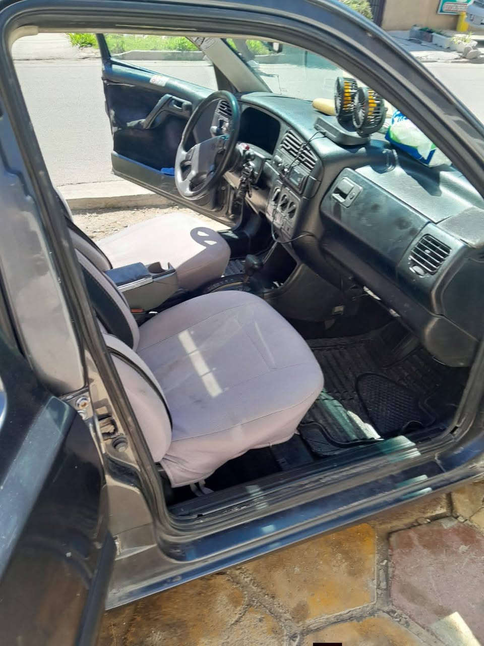 سياره كولف موديل  ٩١ بغداد رقم جديد نكليزي تبريد شغال  بسمي تحويل ثاني يوم السعر 37وبيه مجال حك الجيه  رقم الهاتف *********** مكاني بغداد حي العامل

