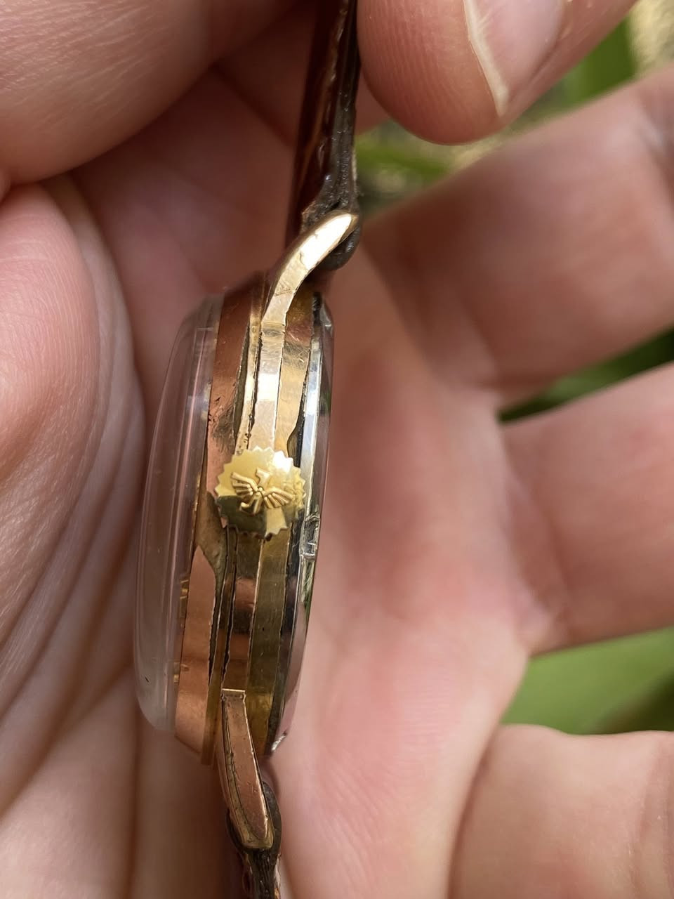 جمال الفنتج المخزن 

جوفيال سويسري  اصلي 

نصب تكويك 

طرة ذهب 

تعمل بكفاءة عالية

مينا جدا مميزة 

نظافة تامة

طلاء ذهب 

تاريخ يومي 

مقاومة للماء 

زجاج مقاوم للخدوش

دكمة اصلية معلم جوفيال

سير مستبدل جلد اصلي 

القطر ٣٣

السعر ١٠٠ الف 

يوجد توصيل لجميع المحافظات 

***********
