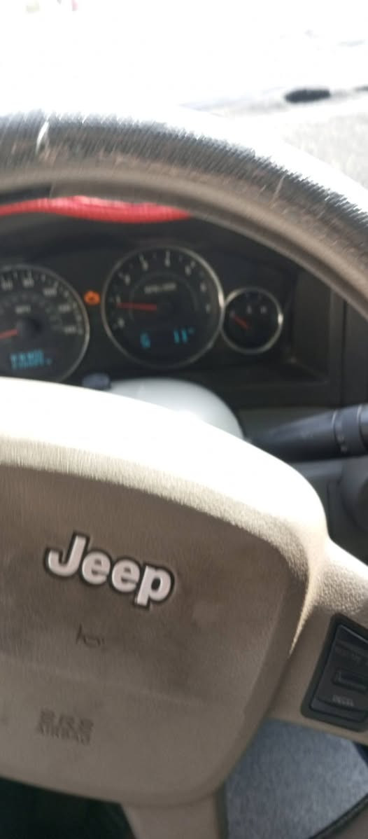 السلام عليكم
جيب 2007 كير ومحرك خير من الله كشن كهربائي 
شاشه وكامره كهربائيات كله جاهزه السعر 73 مكان السياره بعقوبه ***********
