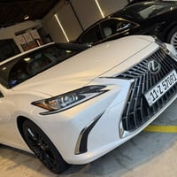 ،  لكزس ES300h 2024 خليجي وكالة عبد اللطيف جميل ماشية ١٢ الف كيلو فقط ...