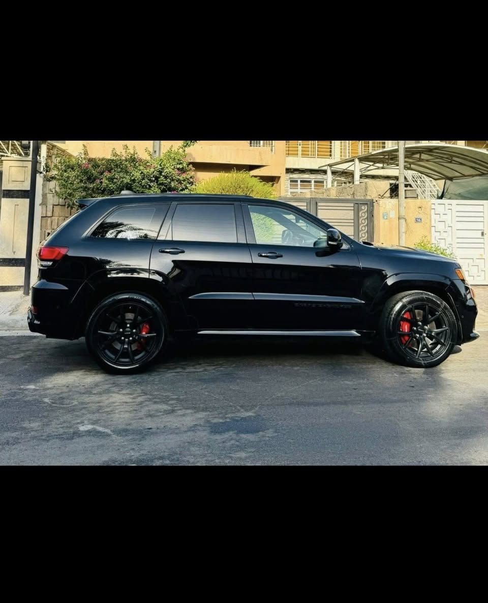 السلام عليكم
الموديل : 2020
الفئة : جيب اس ار تي Jeep / SRT/V8/ 6400 
العداد : 31.000
رقم بغداد الجديد وهزة جديده ومابيها اي نقص واحلى من الصور 
مكان السيارة :  بغداد الغدير او السيديه 
المواصفات .
*  
* رادار امامي مع مانع تصادم . 
* نظام الاسطفاف الالي (اوتوپارك) . 
* نظام تحذير الخروج عن المسار . 
* دفع رباعي 4x4 . 
* فرش المقاعد من الجلد والشاموا . 
* دشبول جلد  . 
* صفي المقاعد الأمامية كهربائية .
* ذاكرة لحفظ وضعيات الجلوس ( كرسي السائق ميموري) . 
* صفي المقاعد الأمامية مع تبريد وتدفئة . 
* صف المقاعد الخلفية مع تدفئة . 
* انظمة القيادة على حلبات السباق  (رياضي) . 
* نقطة عمياء  ( رادار جانبي) .
* ويل SRT  اكبر حجم قياس 20 انج .
* مقود  (ستيرن) السائق كهربائي . 
* تدفئة ستيرن . 
* سقف بانوراما .
* شاشه كبيرة 
* مصابيح امامية زنون . 
* المصابيح الأمامية مع LED لايت . 
*مصابيح خلفيه (بك لايت)  لد
* كشافات ضباب بروجكتر زنون . 
* سقف المقصورة مغلف بالشاموا . 
* تشغيل عن بعد .
* صندوق كهربائي .
* حساسات أمامية اصليه تظهر في الدشبول . 
* حساسات خلفية اصليه تظهر في الدشبول  .
* كاميرا خلفية اصليه دواره  .
* بخاخ ماء لتنظيف المصابيح الامامية (زراك لايت) .
* مرايا متحسسه للضوء العالي . 
* بلوتوث تلفون . 
* محدد سرعة  ( كروز سرعه ). 
*  رادار خلفي نظام بريك اوتماتيكي ( Auto Break System ) .
*ايرباكات عدد ١٢ 
*نظام صعود مرتفعات
*نظام تزحلق 
*نظام معرفة ضغط الاطارات
*نظام اقتصاد بالوقود eco
*نظام مكابح  EBD
وعليها درگة فورجد RPM
لايتات اوركال متغير ومنظومة زينون
.مفرغة وعليها برمجة مصطفى ايكل
حادث السياره قطعتين جاملغ وباب سايق ومبدلات لون ماكو اي قطرة صبغ بالسياره وسونار موجود 
السعر  :32.300$ 
.
للاستفسار الاتصال على هذا الرقم : 
*********** واتساب
