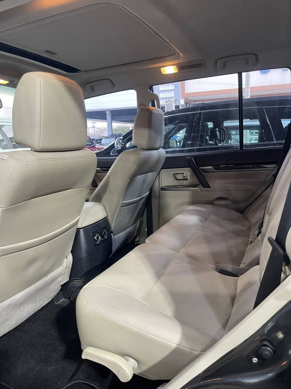 سعر بلاش 219 ورقة 🔥🔥👋🏻👋🏻💰💰💣💣
باجيرو موديل 22 خليجي كويتية كفاله عامه حتى دعامي.. 

ماشية 100 الف كم 

رقم و سنوي هزه فحص جديد تحويل مباشر 
محرك 6 سلندر 3800 ممفتوح برغي 

مواصفات// 
فتحه. كشنات جلد و كهرباء. حساس. مرايه كهربائي. شاشة و كاميرا. زينون. ويل كبير. تحديد سرعة. دبل گير. تحكم ستيرن. فور ويل. 7 راكب… 

محرك كير وضع شركة 
2 سويج كتلوجات بلادي وياها 

مكان سيارة اربيل// *********** واتس آب ☎️☎️
