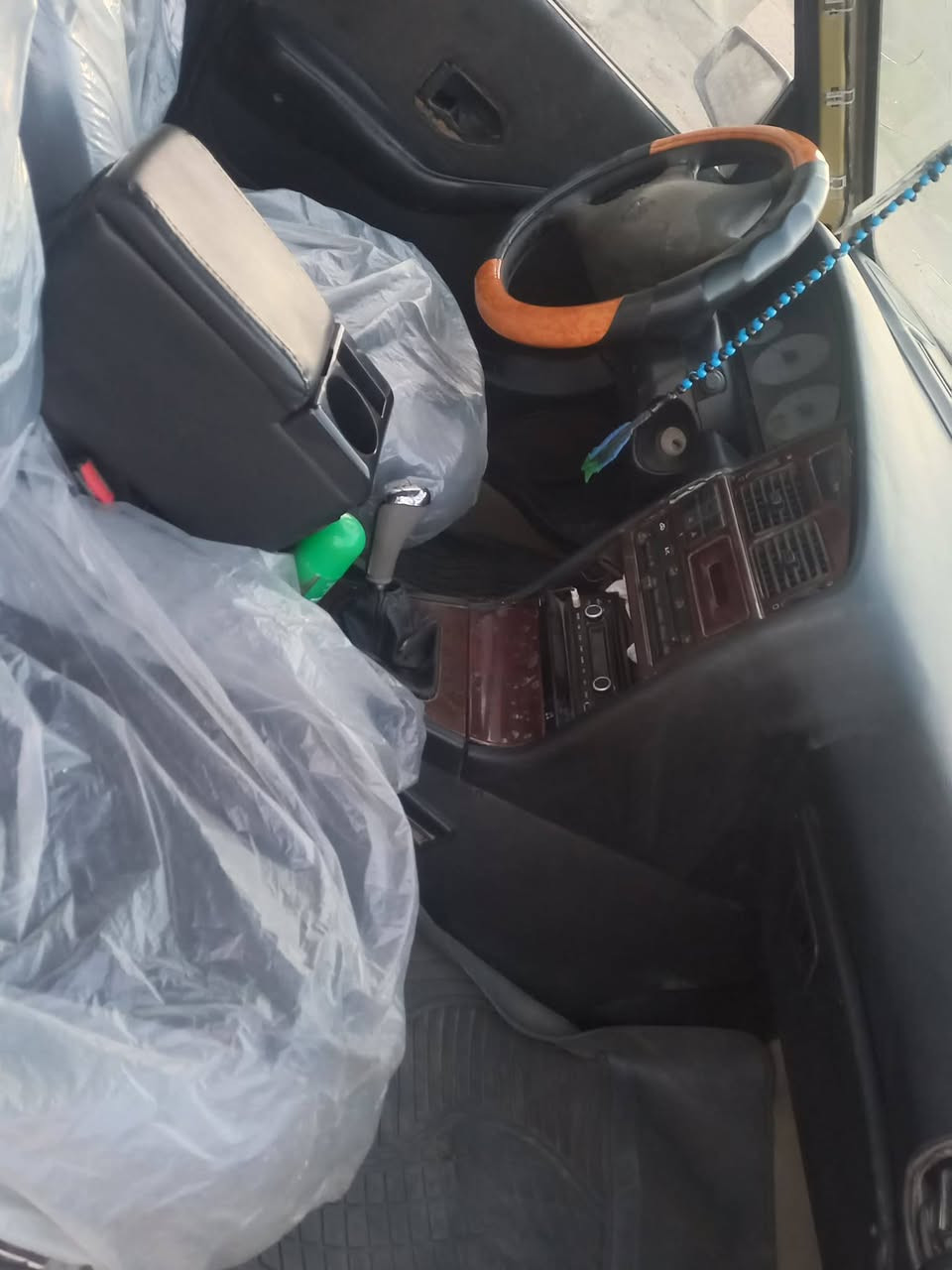 السلام عليكم سياره بيجو باص
نضيفه رقم بابل المكان بغداد تاجي رقم الهاتف 
***********
