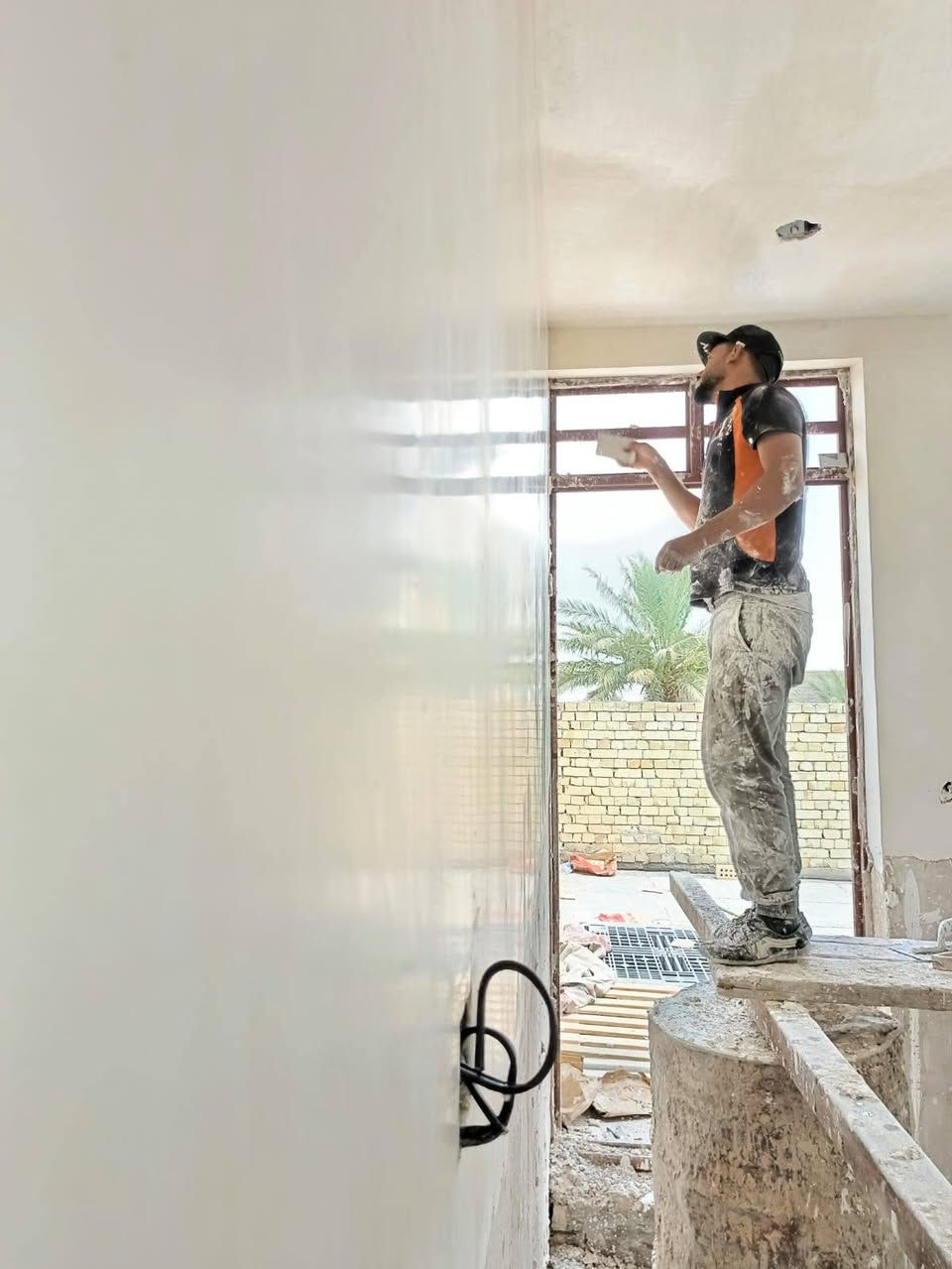 سلام عليكم خلفات جص و بياض و لبخ تصفير مساطر و واجهات فوم و طلس متفرغ حالياً للاتصال ***********
