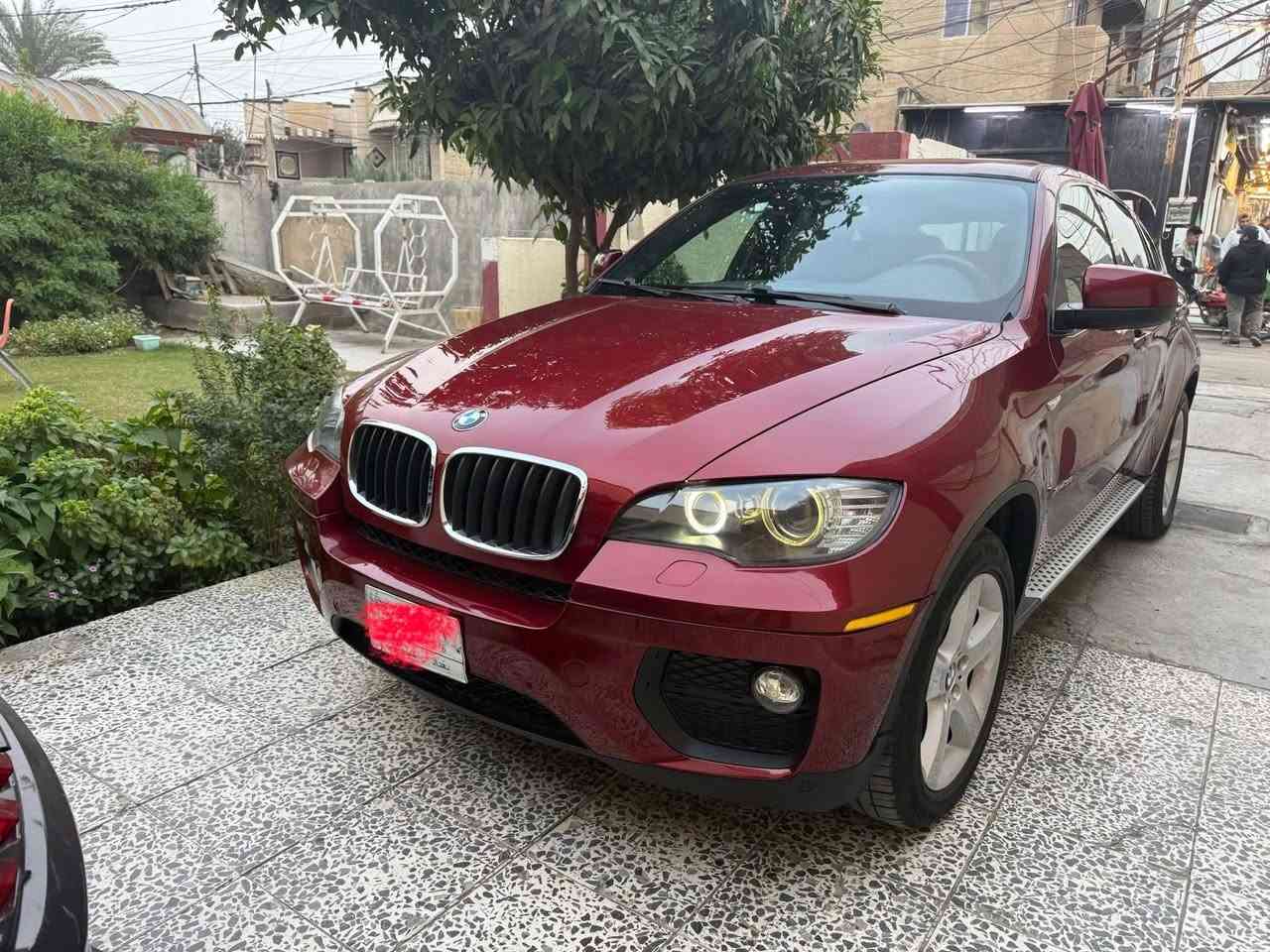 السلام عليكمx6 2013  N55 مكينه والكير كفاله سياره وارد امريكي فول مواصفات معروف مواصفات الفول رقم بغداد الدولي حولته قبل يومين سنويه جديده 31 رقم مميز اربع ارقام 
مسويله ادامه كامله راديتر جديد مي اصلي  مجاول. بلكات عبوه فيت بم جديده  تخم رولات قايش جديد تبريد ثلج شوته جديده
سياره جاهزه  سياره داخله بدون حادث بيها مكانات صبغ  ابيع احزام  بدون دواخل ولا ايشي فقط  رشات كلير سياره  
نواقص السياره
جنطه كهربائيه واكفه لازم تخلي جك
الفتحه مرات شكل
الكشنات بيهن لكع 
الباقي جاهز ان شالله سياره حلوه وجديده متعوب عليها  سعرها 150 بيها مجال مكاني بغداد المدائن
***********
