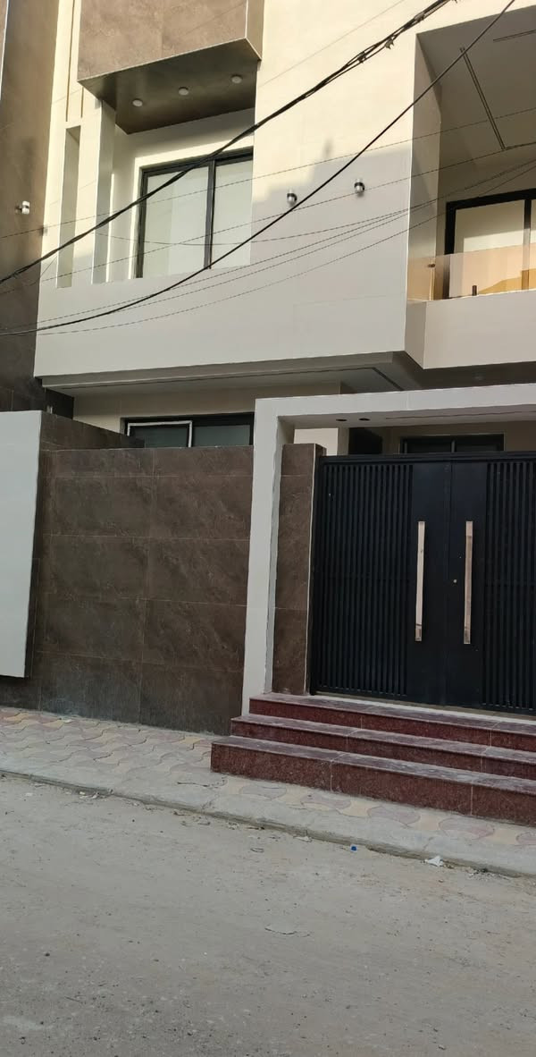 مكتب عقيل شريف
للبيع دار ١٥٠م في حي العدالة منطقة الأساتذة بناء هندسي درجة اولى يحتوي على ٤غرف نوم وموقع مميز. 
مكتب عقيل شريف . شارع الجنسية بصف اسواق القلعة.


**إذا كنت صاحب هذا الإعلان وتريد حذفه لأي سبب، رجاءا أرسل رسالة إلى الدعم الفني**