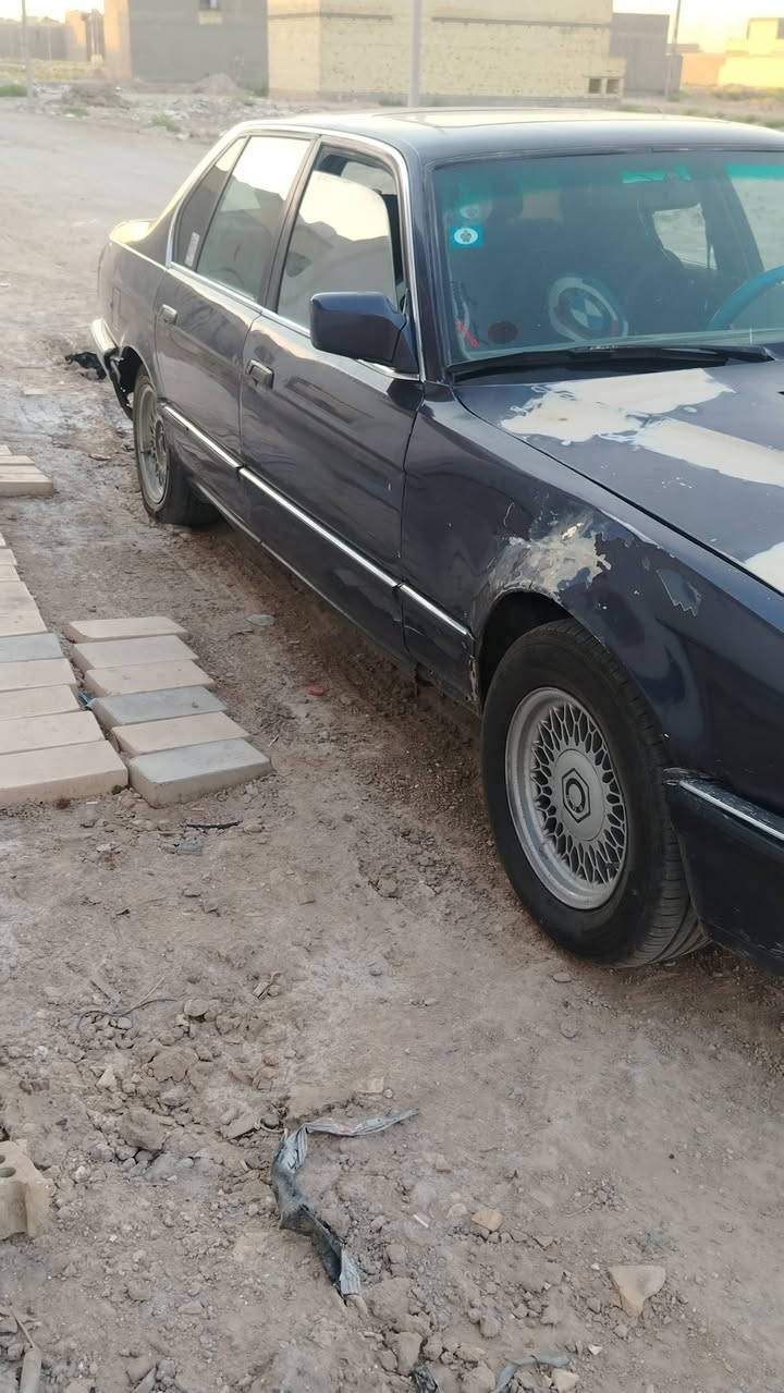 السلام عليكم بيع سريع
 بي إم دبليو للبيع 730

رقم بغداد إنكليزي بسمي 
تحويل ثاني يوم 
مكينة جيدة كير البك بي صفنة
صدر امامي جديد 
صدر خلفي نص
تبريد شغال 
كهربائية شغال 
السيارة خير من اللة  مال جناي يرادلهة ترتيب 
داخلها كلش حلو ونظيف 
السعر 30$قفل 
مكانها بلدورة ***********
