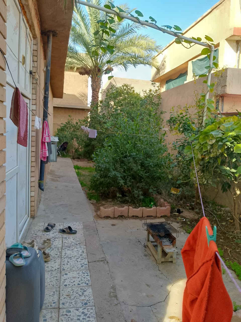 دار للبيع المساحه 600 متر تجاري على سايدين تبليط
حي الضباط السعر 700 قابل للتفاوض 
***********
***********
