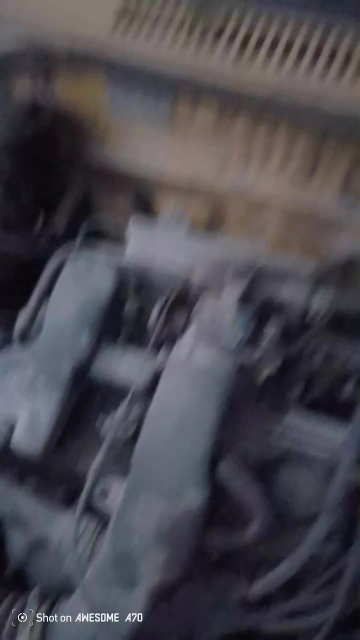 سلام علكم سيارة سائبة لبيع عنوان بغداد  موديل 13  هذا رقمي ***********
