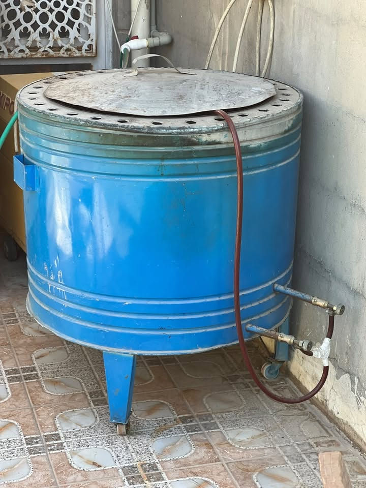 سلام عليكم مولد كامة للبيع الباب الأول القديم الي يجي دبل ملف وغراض ويا همات للبيع كلشي كدامك شرط وجديد وعل فحص الشراي يتصل ***********
