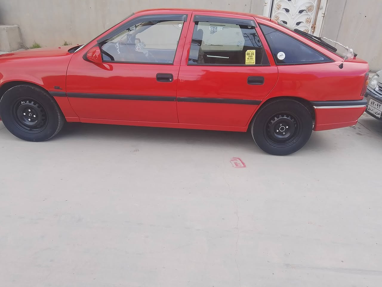 السلام عليكم..أوبل فكترا موديل 1991 حجم المحرك 18 صدر جديد سنويه لحد 2030 مشروع وطني تخم تايرات جديده دفتر بانزين بيها السيارة خير من الله بدون ضربه بدون خياس صبغ للجماليه فقط سعرها 35ورقه مكان السيارة كركوك ***********
