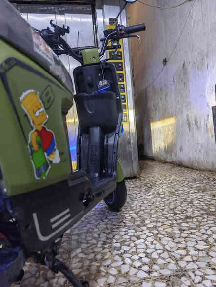 سلام عليكم 
الهم صلي على محمد وال محمد 
دراجه شحن نوع R8
لون زيتوني مميز 
مديل 2025
فول مواصفات 
5 بطاريات 
نشرات اصليه مال شركه وكيل حيدر النيار 
سرعه 99 بل شاشه 
بلوتوث بيها 
زنون عالي وناصي 
بيها نضام وقوف 
وبيها نضام بك رجوع 
بريكات جديده  
كشنات جدد 
دبل اشاره 
كهربائيات كلها شغاله وشرط الفحص 
مكاني نجف حي السلام 
*********** لل تواصل وسعره 400 وبيها مجال لل طيبين
