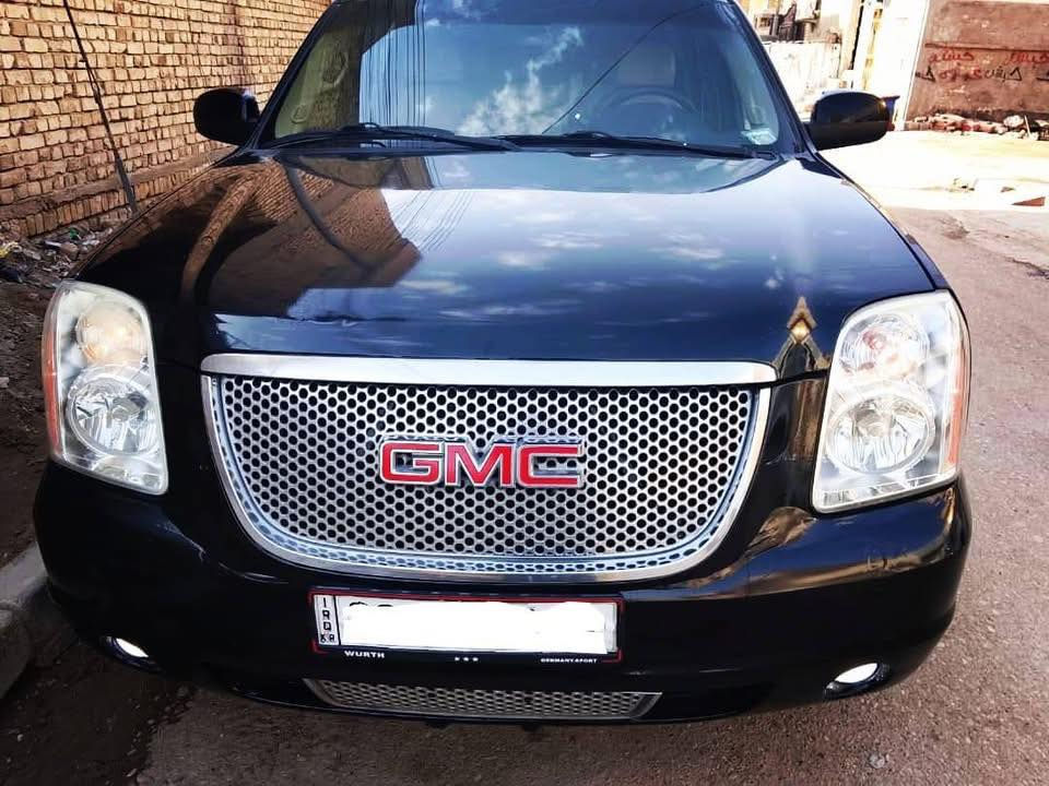 سيارة أدوات G.M.C دنلي  الموديل/2009 اللون أسود
متومة رقم أربيل أنكليزي حدادية كاملة أمامي وخلفي+ صدر جديد+مشط جديد + باور جديد+ تخم تاير جديد+ باتري جديد مكفولة من السرقة والعشائر تبريد شغال + تدفئة. شغالة + بك لايت زوج جديد 
.. بيها بارد گد شبرين باب السائق 
سيارة كاملة حلوة ومرتبة ونظيفة ومتعوب عليها السعر 70$ مكاني محافظة ميسان 
 ***********
