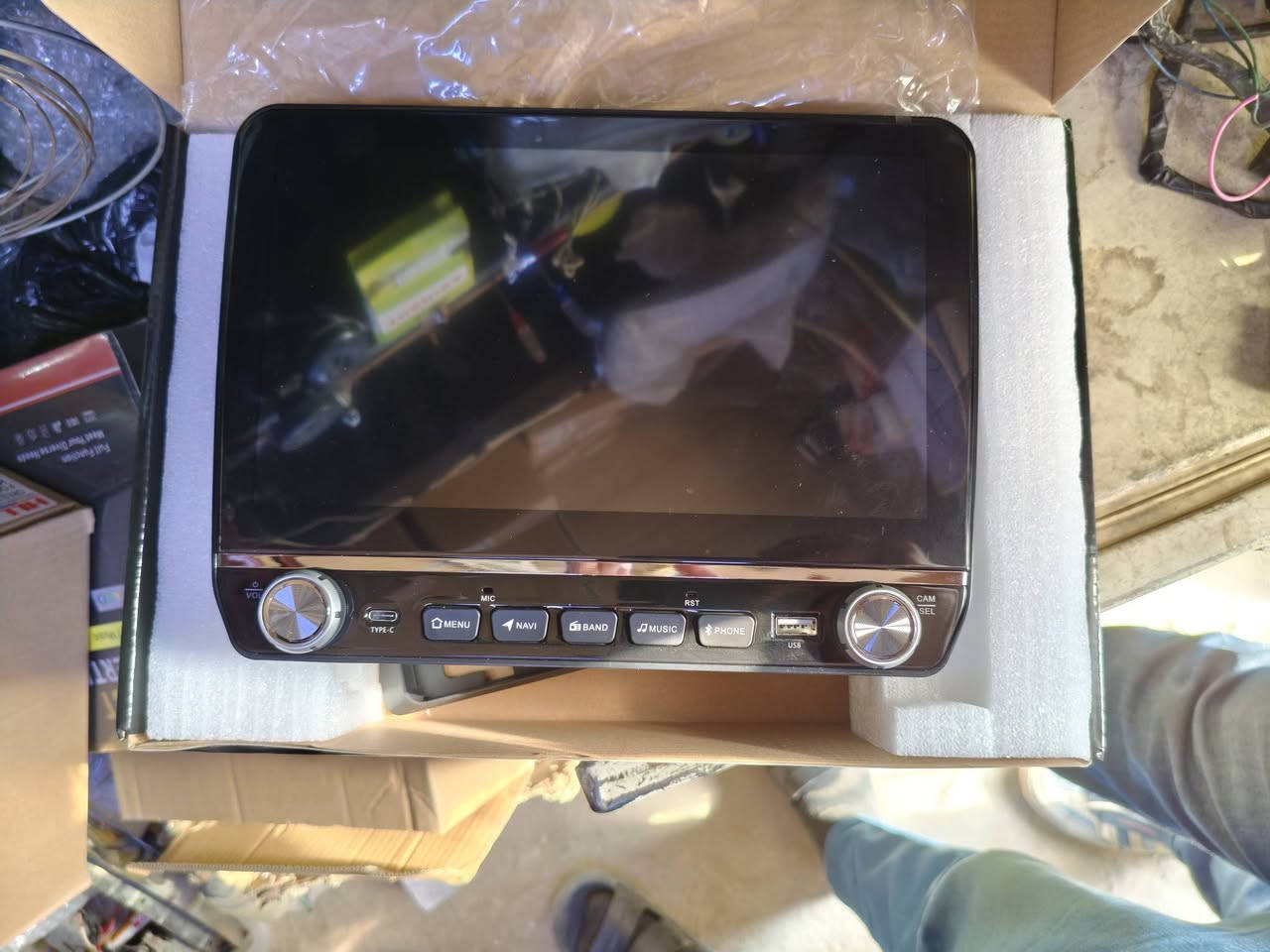 السلام عليكم يعرض محل حسين البغدادي عن كماليات السيارات الياباني (محور) بأنسب الاسعار للجمله والمفرد . 
🚖 تتوفر خدمة توصيل كافة محافظات العراق .
العنوان : بصرة - 5 ميل شارع الصناعيه .
رقم الهاتف : *********** اتصال فقط .
والاستفسار + واتساب *********** .
