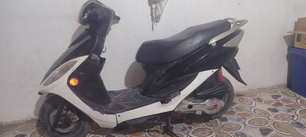 دراجه جيفور كامكو للبيع كوم حديد الدراجه تدير سلف بس ماتشتغل السعر ٢٠٠ بيها مجال قليل مكان ناصرية مركز الشراي هذا رقم تلفون *********** متواجد واتساب
