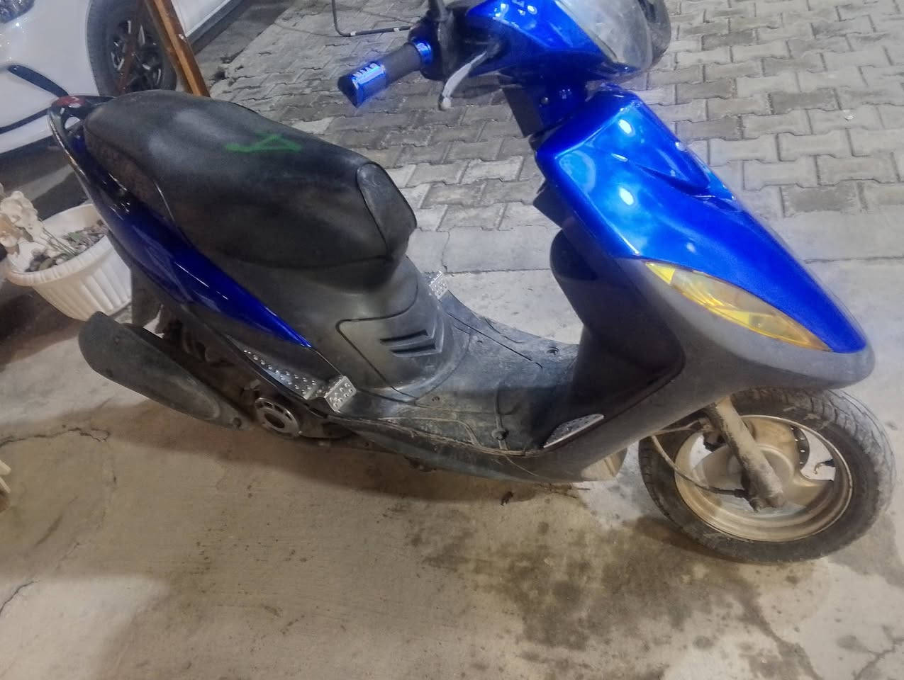 السلام عليكم 
دراجه فقط كشرهه تجاري برغي ما مفتوح بالمكينه حته الكابريتر البلادي دراجه خير من الله كل الكهربائيات مكفوله نص نكره سلف هندر السعر ٦٥٠
بغداد حي الجامعه 
***********
