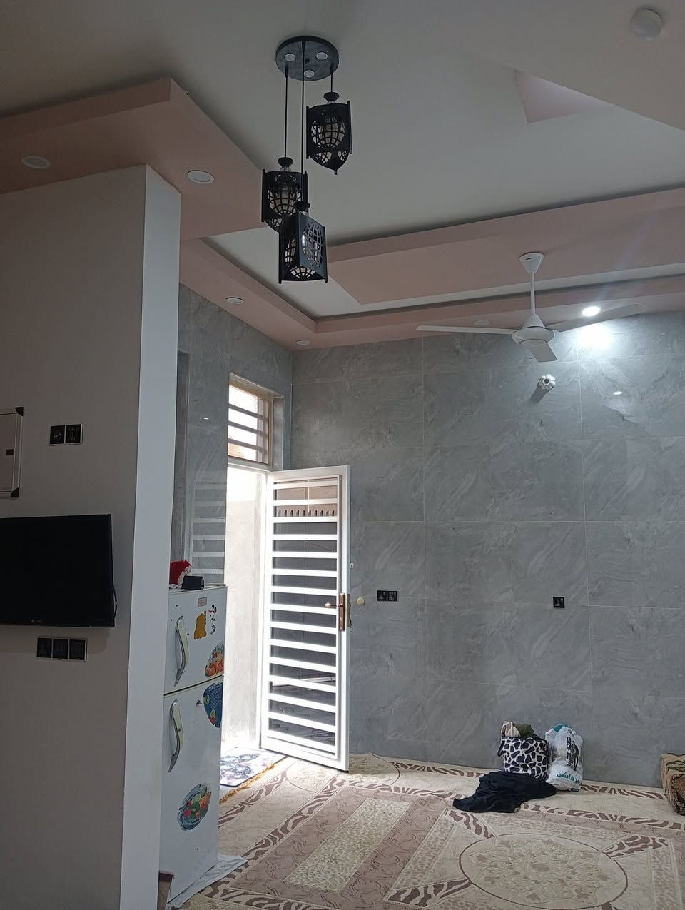 دار للبيع حي الجامعة..خلف مدرسه الجامعة مباشر 
100متر
10×10 ركن طابو صرف ... على شارع 15 
طابقين مسلح 
الطابق الأول.. غرفة.. صاله.. مطبخ حار..بارد. استقبال.. 2مجاميع صحية 
الطابق الثاني..2غرفة. صاله..سطح
***********
