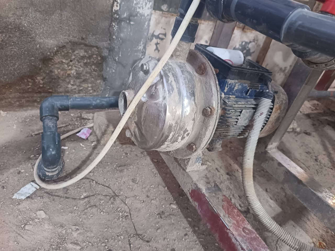 محطه ام المتر عوزا بس منبرين  مواطير ايطالي  للبيع  السعر مليون وبيها مجال   الرقم ***********
