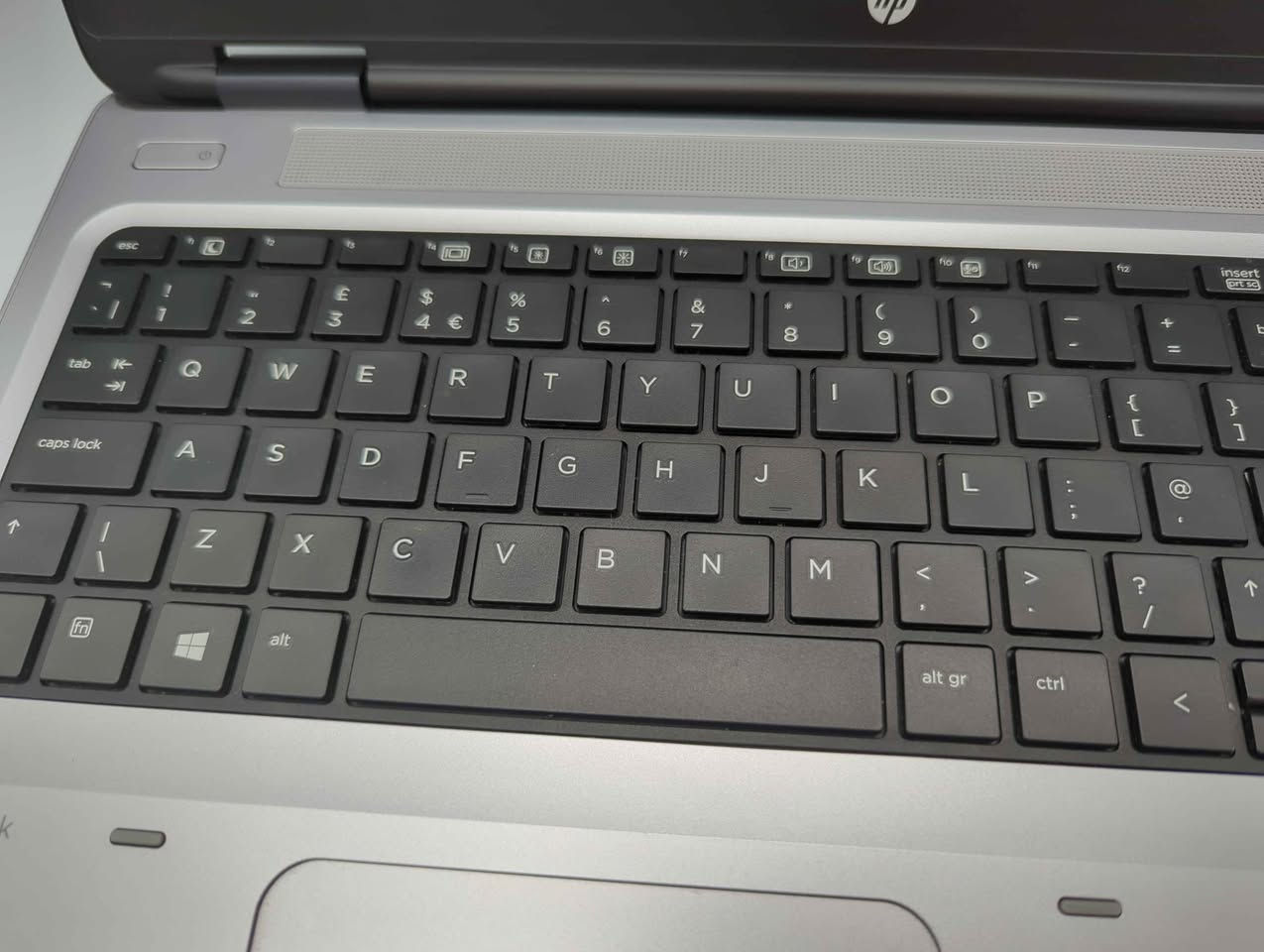 💻 فرصة ممتازة بسعر اقتصادي 🔥
HP ProBook 650
شاشة كبيرة 15.6 إنچ  مناسب للدراسة، البحوث، والأعمال المكتبية اليومية
━━━━━━━━━━━━━━━━━━
✔️ المواصفات:
✓ Core i5-6200U (جيل سادس)
✓ رام 8GB
✓ SSD 256GB
✓ كارت شاشة Intel داخلي
✓ شاشة 15.6 إنچ
✓ كيبورد عربي / إنكليزي
━━━━━━━━━━━━━━━━━━
🔹 وارد أوروبي – غير مستعمل بالعراق (نظافة 95%+)
🔹 بطارية بحالة جيدة (ضمان ساعة فما فوق)

💰 السعر: 230 ألف دينار
🎁 توصيل مجاني + حقيبة + ماوس هدية

━━━━━━━━━━━━━━━━━━
🛡 ضمان فحص أمام المندوب
🛡 ضمان أسبوعين على أي خلل مصنعي المصيب, بابل


**إذا كنت صاحب هذا الإعلان وتريد حذفه لأي سبب، رجاءا أرسل رسالة إلى الدعم الفني**