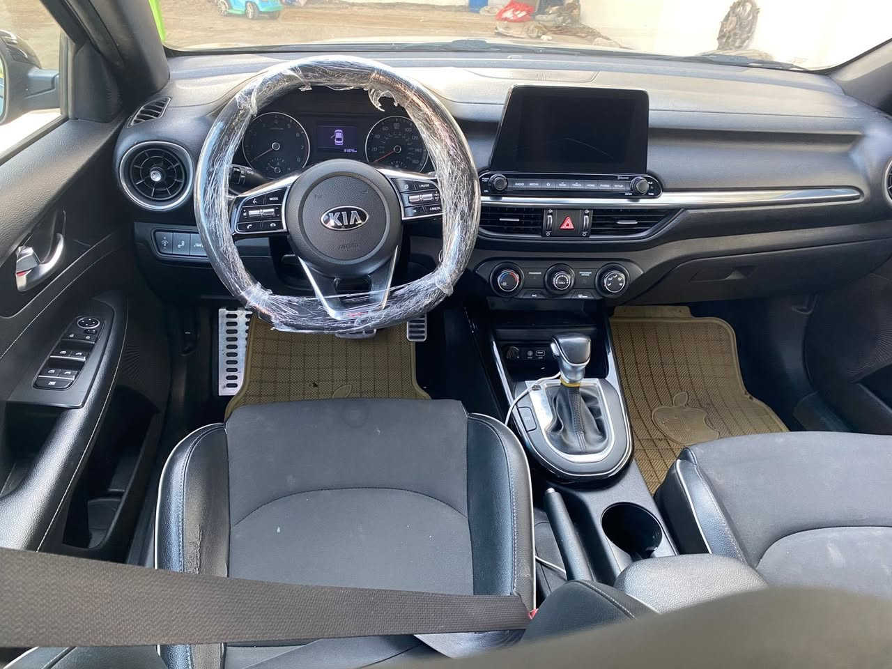 ‏
‏كيا فورتي 2021 جيتي لاين 
‏تحديد مسار تراكشن رادار
‏داخل اسود ملكي 
‏ف
‏سياره اربع تايرات جدد كير محرك جديد ماشية82
‏صدر حدادية 
‏عليها أدمة كاملة باتري جديد دهن شركة توتاش جديد بانزين محسن سياره 
‏سياره متحتاج دينار مصرف صور ضرر خاص بيها 
‏رقم اربيل شرط تحويل والغرامات 
‏سعر 140 وبيها مجال
‏*********** مسار تراكشن رادار
‏داخل اسود ملكي 
‏سقف سياره واحد على واحد
‏
