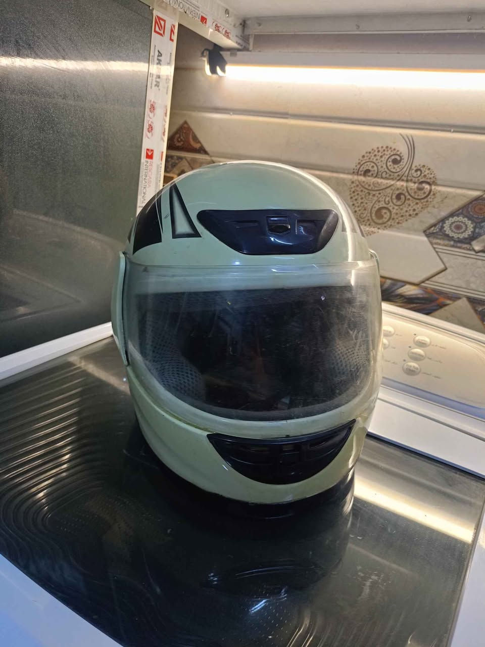 خوذه مستعمله قليل نضيفه جدا 
الناصريه 
*********** ناصرية, ذي قار
