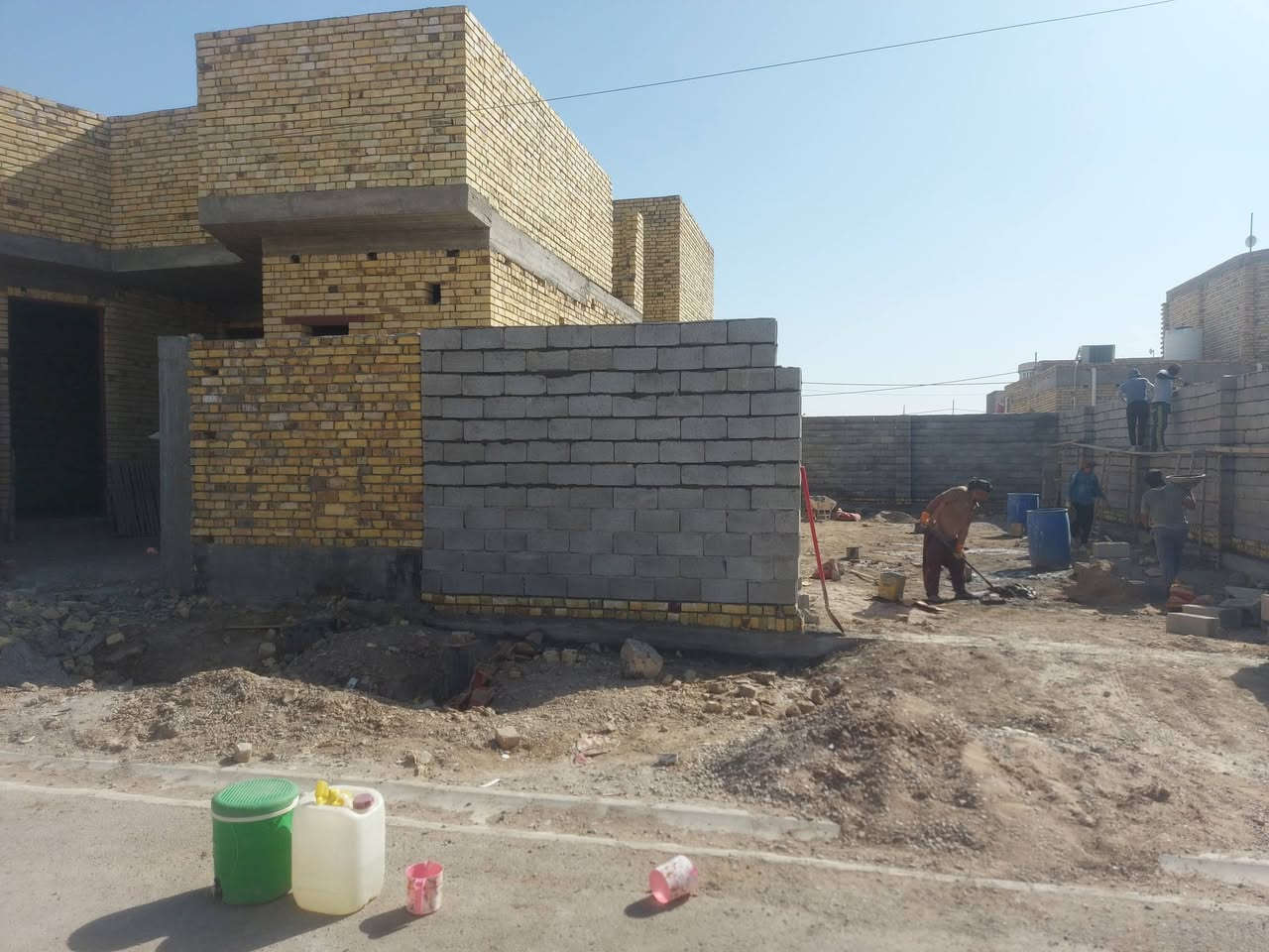 السلام عليكم ورحمة الله وبركاته
 خلفة بناء طابوق وبلوك من الدرجه الاولى
حاليأ متفرق اشتـغل علئ الدبل + باليوميه 

***********
***********
