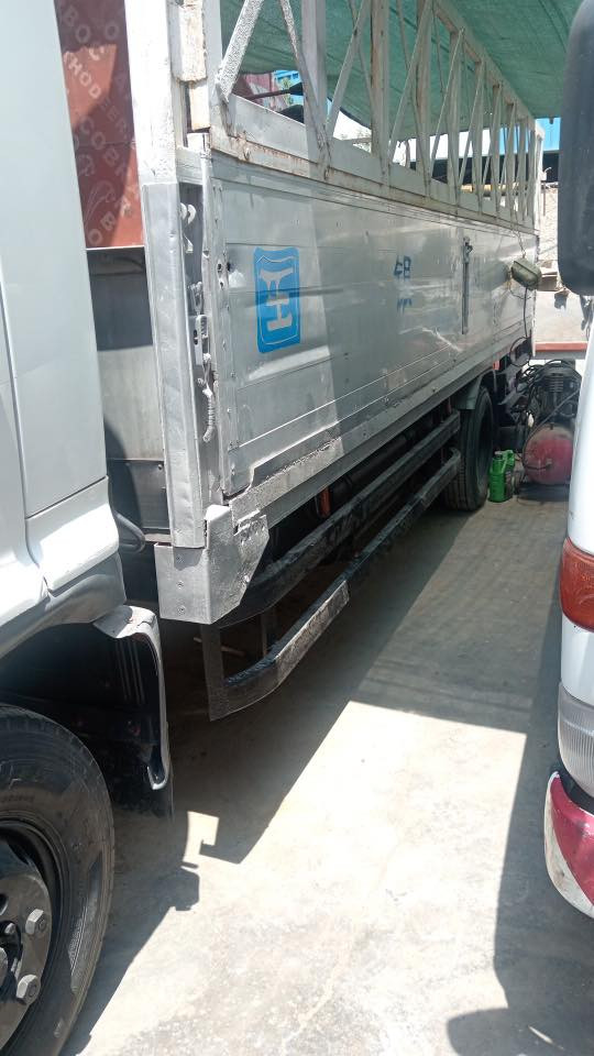 هينو شيطان موديل 2005 اصل رقم قادسية بسمي تك قمارة محرك 70 سوبر طول 6وربع مطولة 50 سانتيم عارضها 185وبيها مجال رقم الهاتف *********** مكانها بغداد
