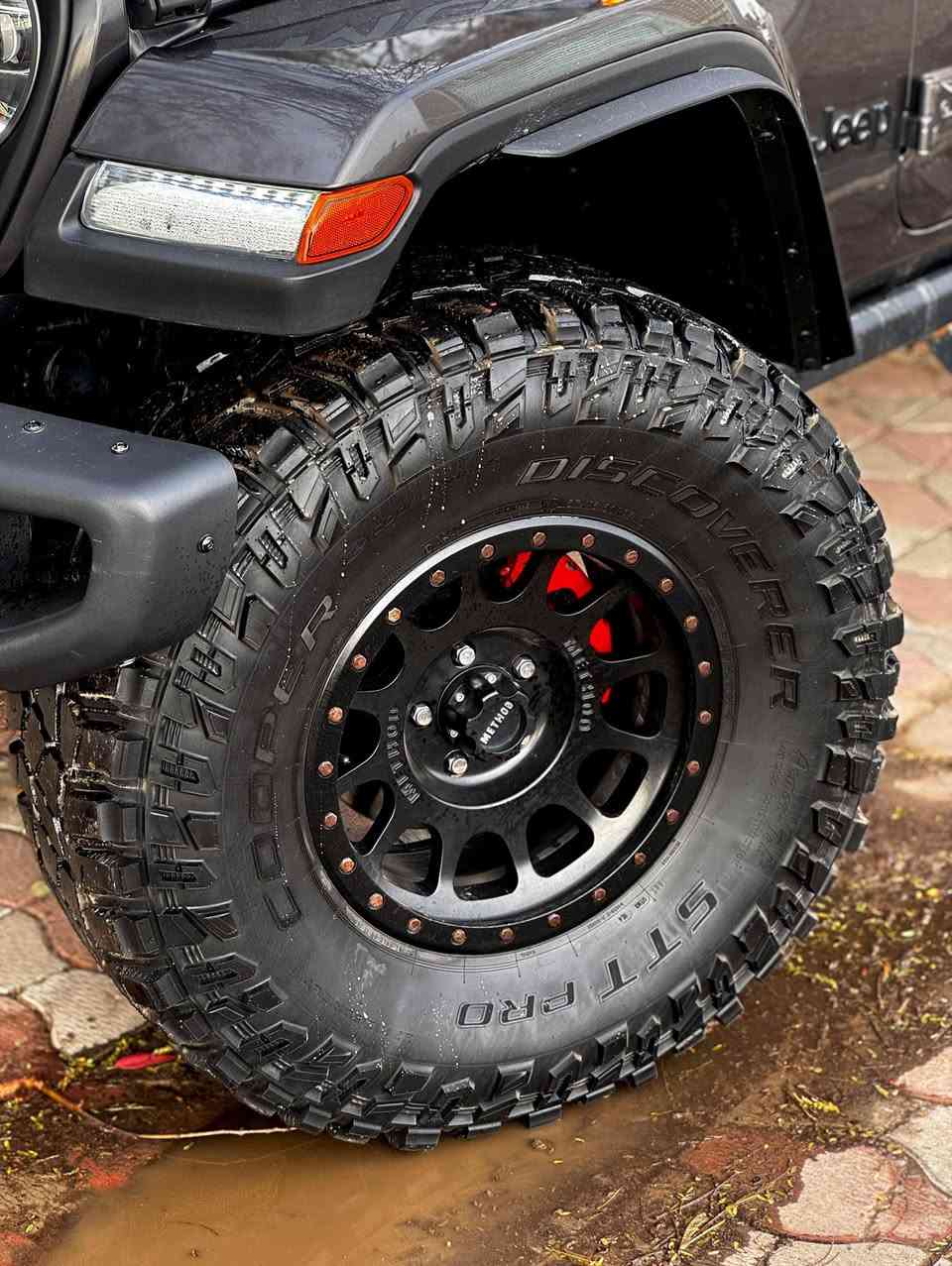 👑JEEP GLADIATOR موب👑
جيب كلاديتر مواب. 🚙
اعلى مواصفات 🔝🆙
لون مميز🫡 
رقم وسنويه جديد 
هزه وفحص كله جديد
‏‎الموديل:2021 
‏‎المحرك : V6.  3.6L .
‏‎العداد : 46000 مايل
كلين تايتل سويجين 🔑🔑
سياره معلايه بامريكا يعني فول تزويد
مكفوله كفاله عامه من الدعاميه للدعاميه بدون صبغ 
شخط رعصه مكفول جديده بمعنى الكلمه
‏‎المواصفات :
*لايت وبك لايت لد اصل شركه
‏‎* دفع رباعي 4x4 .
‏‎* ويل للطرق الوعرة قياس 17 انج. 
*مقاس اطار 37/13.5/17
‏‎* مساحة تخزين اضافية تحت المقاعد الخلفية .
‏‎* شاشه 7 أنچ . 
‏‎* كاميرا خلفية مع امكانية التقريب (زوم) .
‏‎* حساسات خلفية .
‏‎* نظام (Auto Break System) مانع تصادم خلفي .
‏‎* مرايا مع خاصية التعتيم الذاتي  .
‏‎* تشغيل عن بعد .
‏‎* دخول ذكي (بصمة) .
‏‎* سقف 3 قطع قابلة للازالة .
‏‎* ابواب قابلة للازالة .
‏‎* زجاج امامي قابل للطي .
‏‎* غطاء للصندوق الخلفي قابل للطي .
‏‎* عزل كامل للصندوق والباب الخلفي مقاوم للخدوش .
‏‎* إضاءة داخل الصندوق الخلفي . 
‏‎* ماخذ للتيار الكهربائي .
‏‎* منظومة كاملة للقطر (السحب) . 
‏‎* نظام (Auto Start System) التشغيل والاطفاء الاوتوماتيكي للتوفير في صرف الوقود .
‏‎* محدد سرعة . 
‏‎* تلفون بلوتوث . 
💵💵السعر خاص💵💵
العنوان 📍اربيل
او اي استفسار الاتصال
☎️***********
☎️***********
