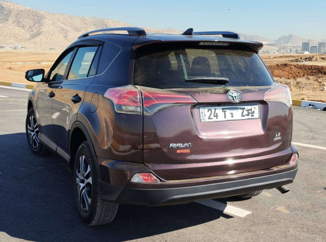 Rav4 2017 LE AWD
تويوتا راف فور ٢٠١٧ 

دفع رباعي 

مكينة ٢٥٠٠ 

كير مكينة تبريد ارباكات شرط 
ماشية١٠٠ الف ميل 

ثلاث مودات قيادة (رياضي، اقتصادي، اعتيادي) 

تحكمات ستيرن 

رقم دهوك (سنوية و هزة جديد) 

صبغ قطعتين بدون ايرباك شرط

طخم تايرات جديد صدر جديد 

للتواصل واتس *********** 

المكان دهوك 

السعر ١٤٨ ومجال
