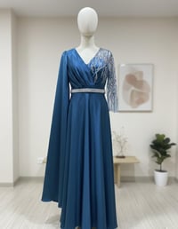 ملابس • مستعمل • ملبوس نص ساعة