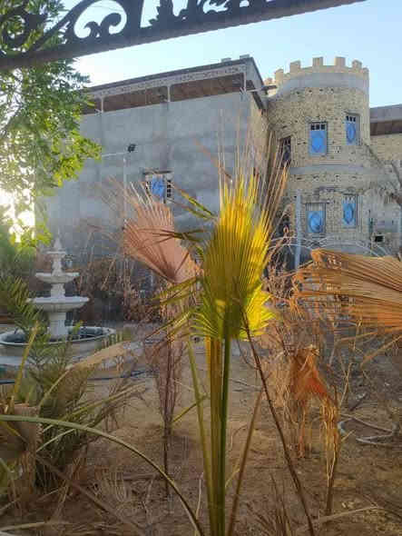 بسم الله الرحمن الرحيم اسعد الله اوقاتكم احبتي يتوفر لدينا 1300 متر وبيه بيت قاطين يتكون من 8 غرف كبيرة وديوان وحديقة كراج جبير طابو زراعي عراقي مكاتبه وي صاحب الارض عنوان البصره ابو الخصيب ام نعاج طريق معمل ثلج الامي وطب سعر 650 وبيه مجال ***********.    ***********
