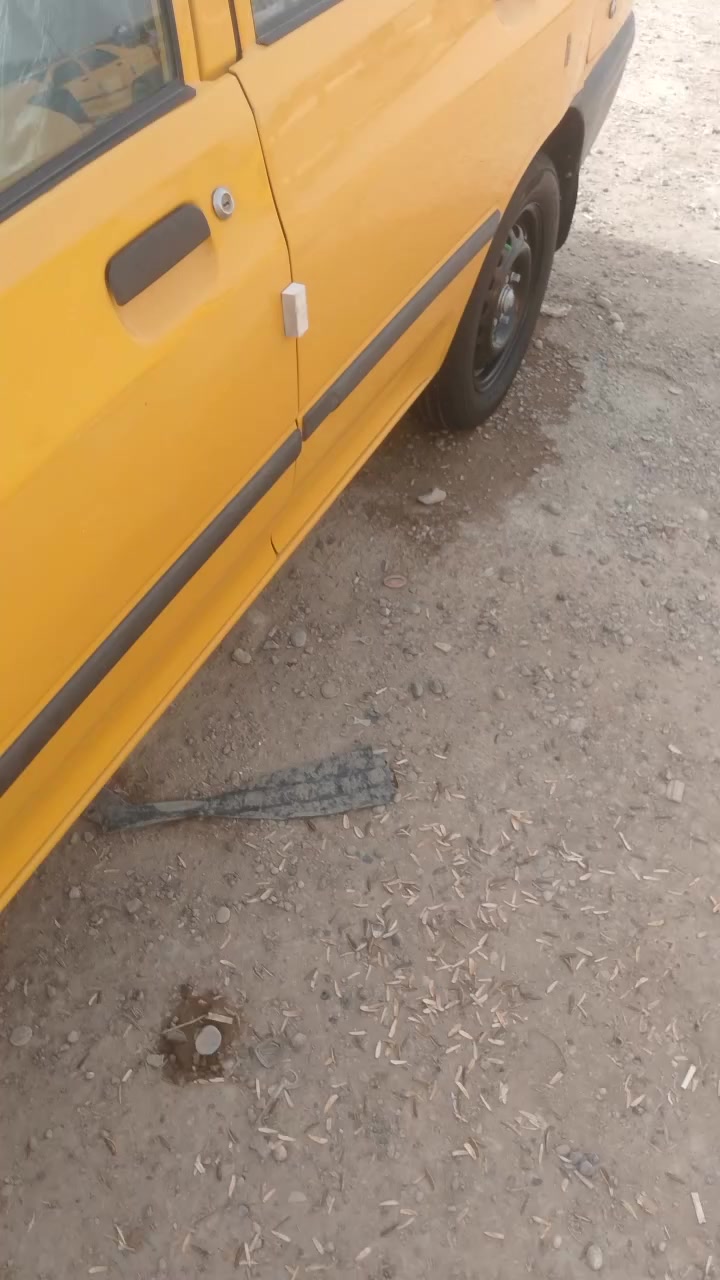 سلام عليكم سايبه موديل 18رقم نكليزي سياره بسمي مصفره من كلشي مكفوله مكينه كير ضربه صبغ شواصي تخم تاير صدر جديد رقم تلفون ***********مكاني بغداد المشتل
