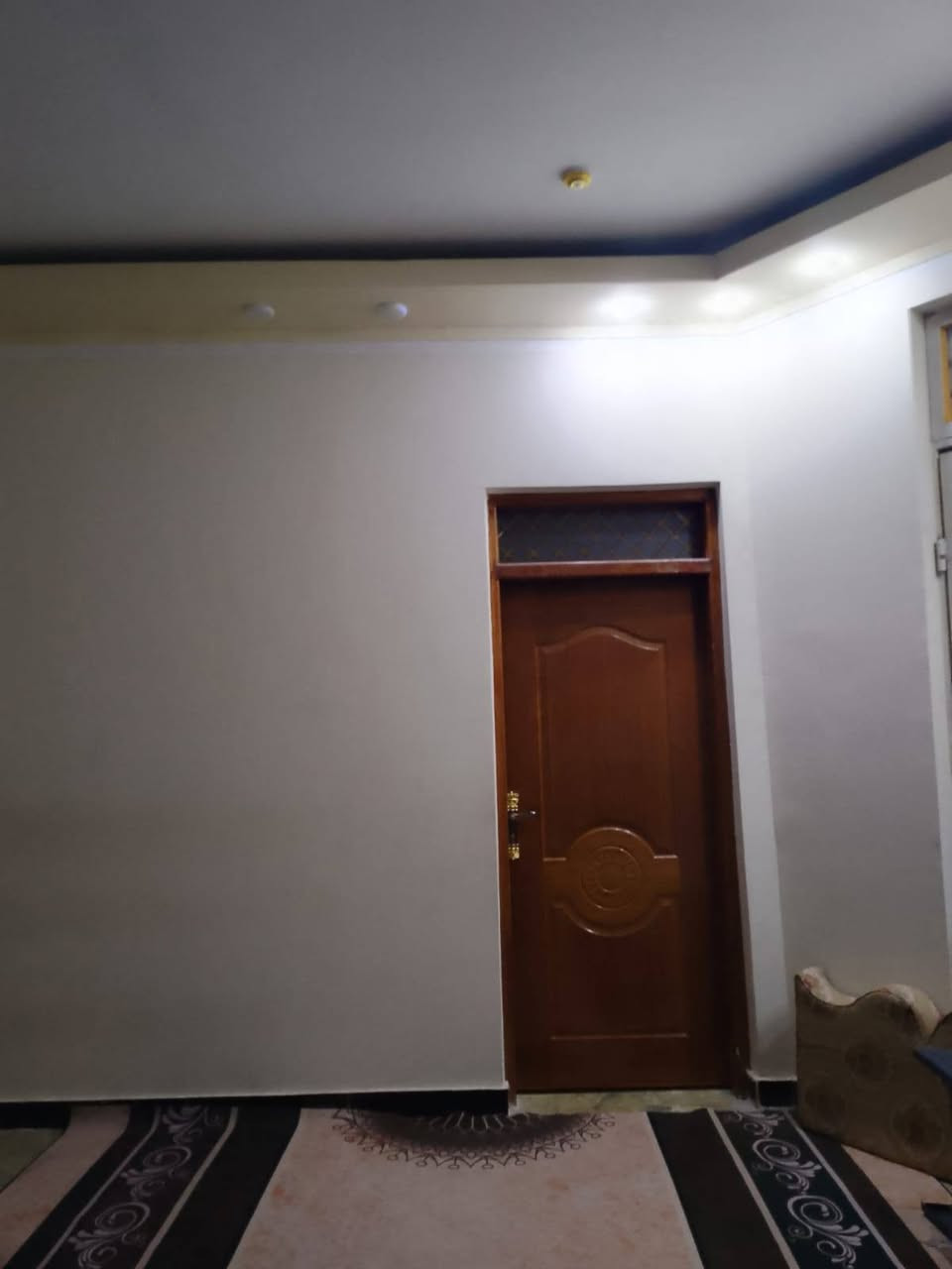بيت طابو مساحه 143 طابقين نزله الجامع قرب كلشي وكلاشي الطابق  الاول دوانيه وغرفه وصاله ومطبخ وصحيات داخليه و خارجيه وطارمه . الطابق الثاني 3غرف وصاله وصحيات   استفسار ***********
