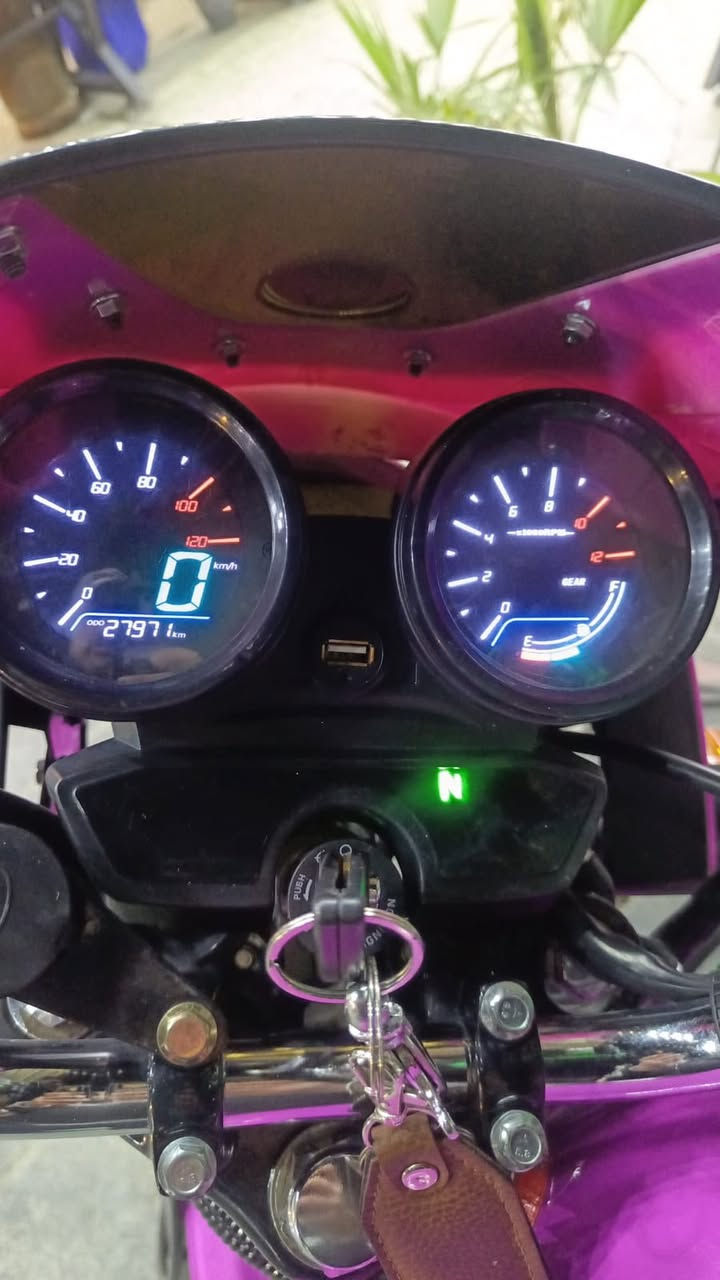 دراجه دايوان مديل 24 نازله بل 25 نضيفه كلش اي نقص مابيها كامله بسمي تحويل شوكت ماتريد لوحات 2 سويجات 2 دراجه ماشيه 28 الف كلش نضيفا مال بيت شلعه معدل مكاني بغداد البياع الشرطه الخامسه السعر 2500وبيها مجال 
مامتواجد خاص 
واتساب ورصيد ***********
