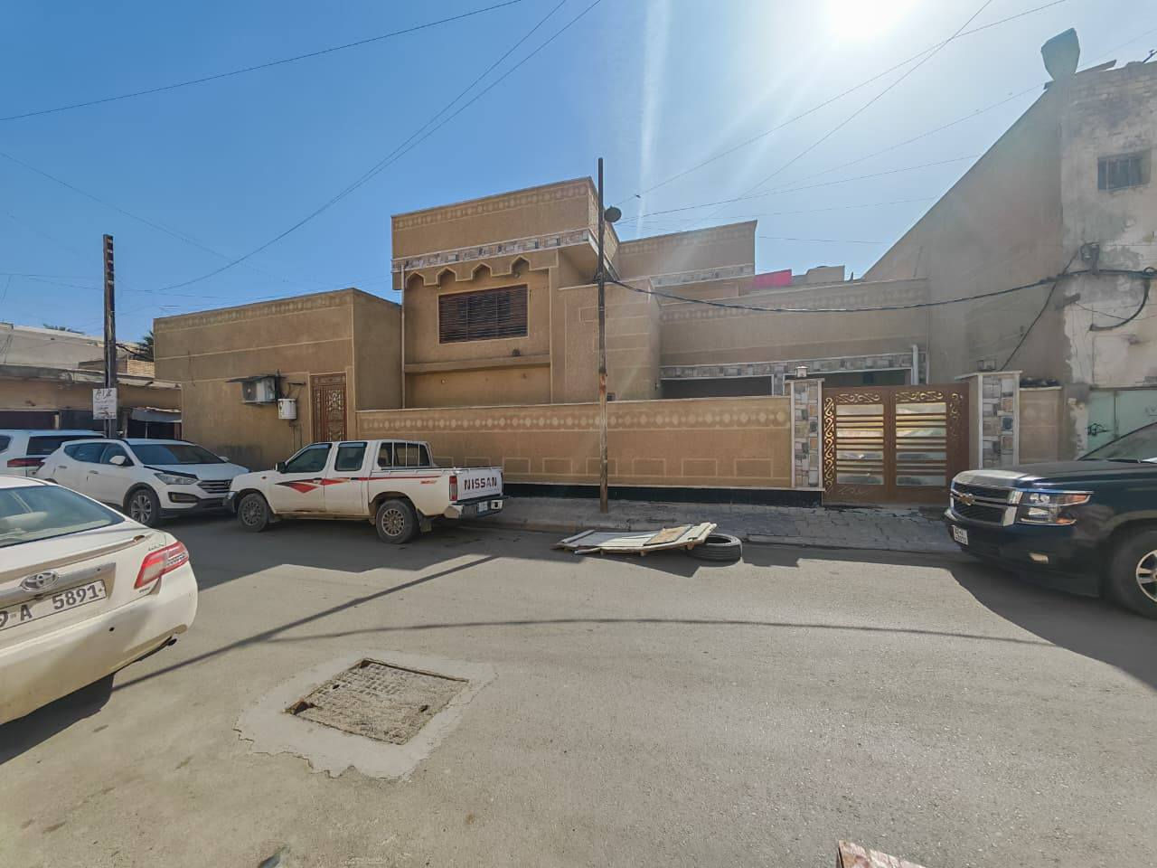 بيت ركن موقع تجاري ومميز للبيع في المشروع
مساحة 325 متر 
الواجهة 21 النزال 15.5
طابقين ، الطابق الأول 7 محلات تجارية ودار سكن والطابق الثاني مشتمل 
السعر 680 مليون وقابل للتفاوض .
للاتصال ***********
