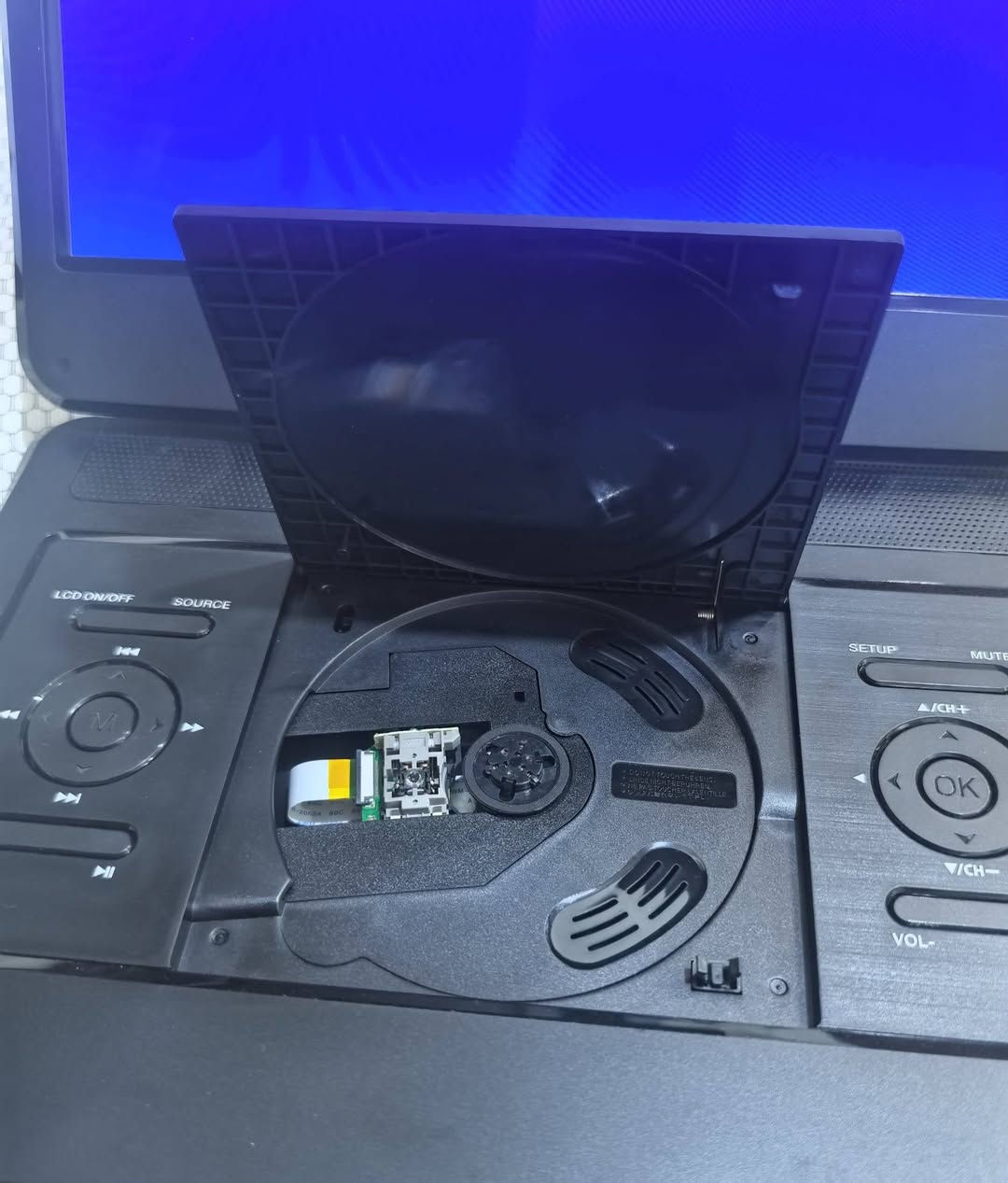 دي في دي شاشة حجم كبير شحن ياخذ مدخل HDMI  يعني يفيد جماعة الستلايت
السعر 35 الف


**إذا كنت صاحب هذا الإعلان وتريد حذفه لأي سبب، رجاءا أرسل رسالة إلى الدعم الفني**