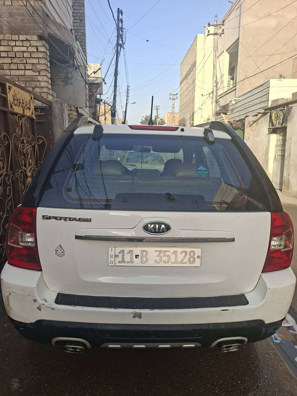 سلام عليكم سيارة كيا سبورتج للبيع موديل ٢٠٠٩بغداد بسمي السيارة مكفولة من الحادث خليجي مكينة ٢٠٠٠ داخل السيارة عسلي السعر ١٢٥ رقم الهاتف ***********
