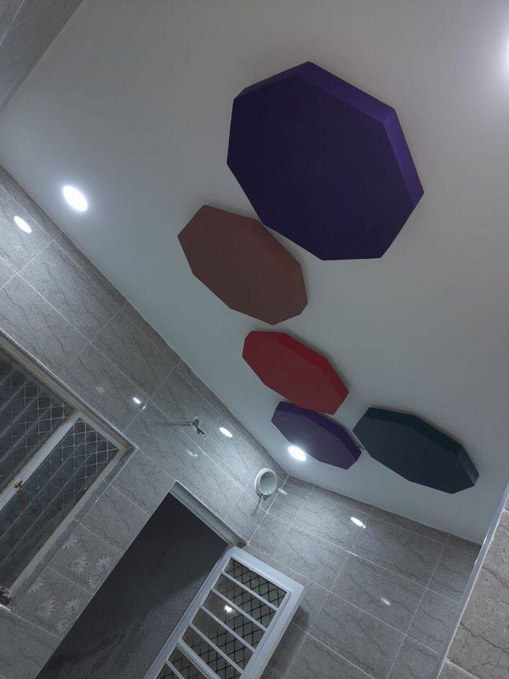 السلام عليكم :دار للبيع ٢٠٠ متر طابقين ٤ غرف نوم ..صحيات٢ صالةعدد٢ ..ستقبال.. طابو صرف منطقة القمانية بداية المنطقة/***********/ابو شهاب
