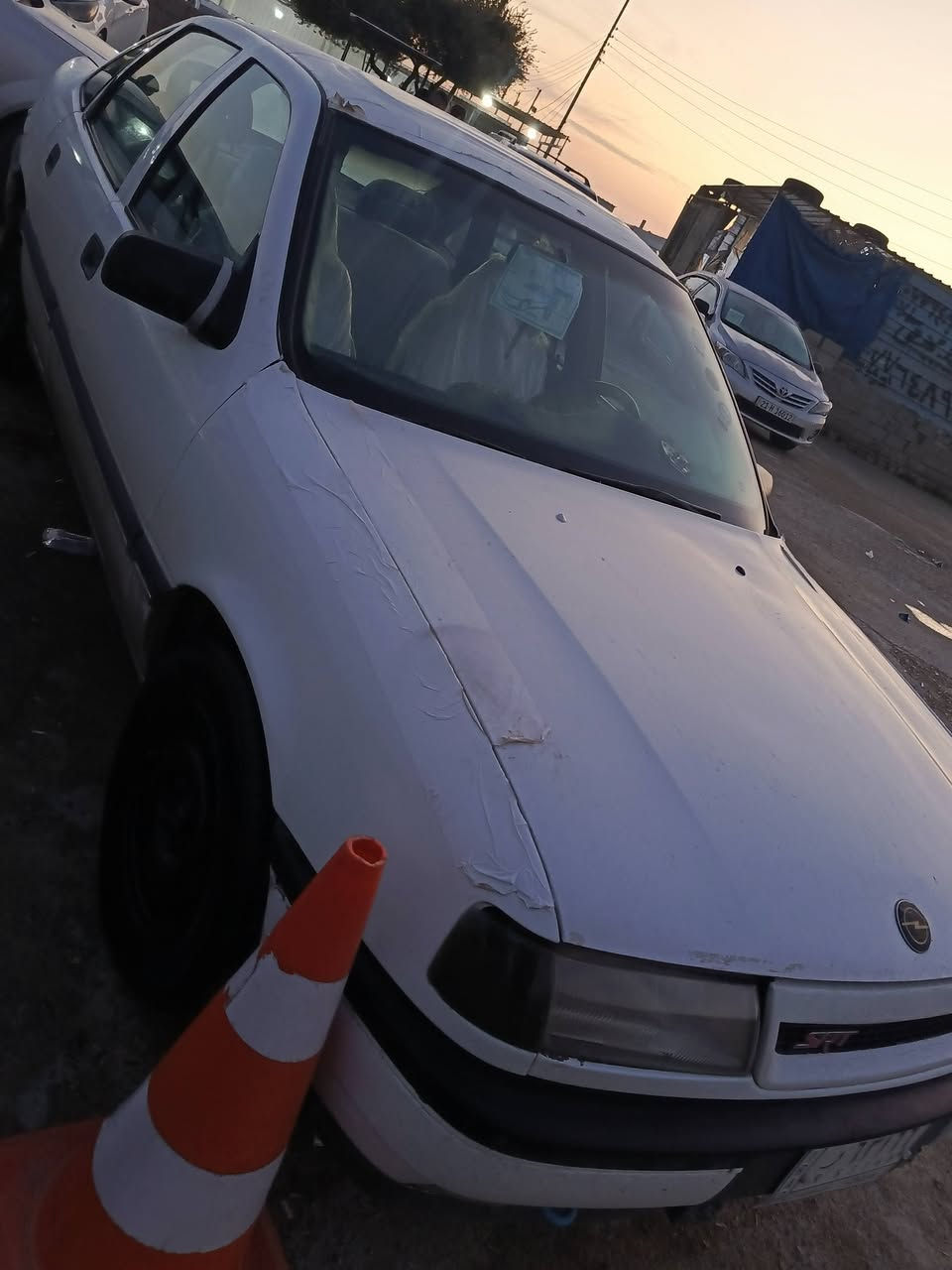 لبيع فكترا موديل 89 سياره حلوه 4تايرات جدد صدر زين محرك 18لاسرف ولا بخار سنويه لحك 27 بيه كؤبؤن بنزين مشروع وطني  سياره حلوه  مكان كركوك .***********.
