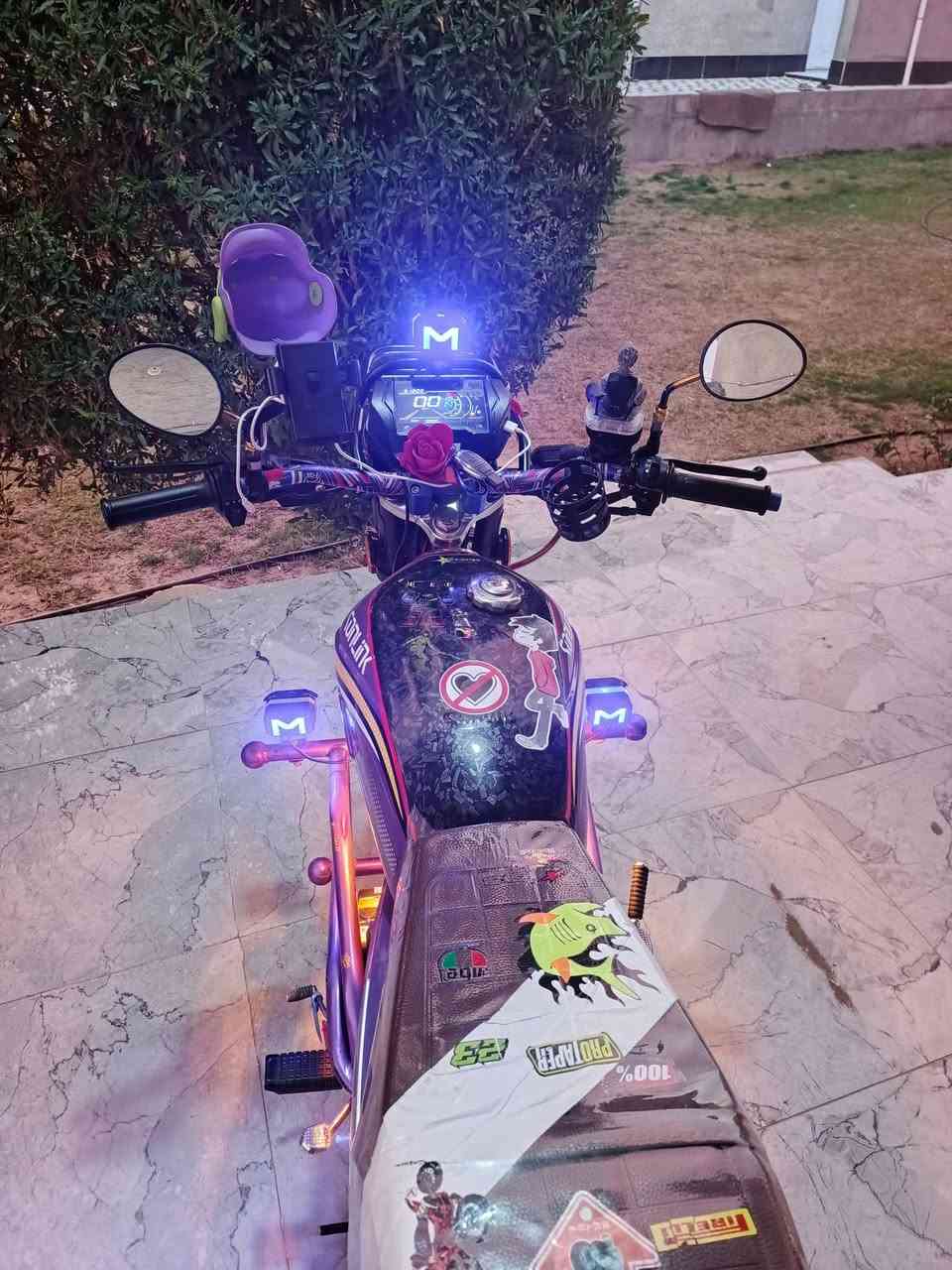 يالله.
سولنك 2025 لون مميز محرك 200cc دراجه خير من الله ونعومه فول محركها بلاد واخرس مصروف عليها شوفت عينك درع محرك تفصال لايت زنون اتحدا اليوكف كدامك باليل دراجه مصروف عليها خير من الله الصور هيه تحجي. 
سعرها 1100 او مراوس واخذ فرق مكاني سجاريه 
***********
