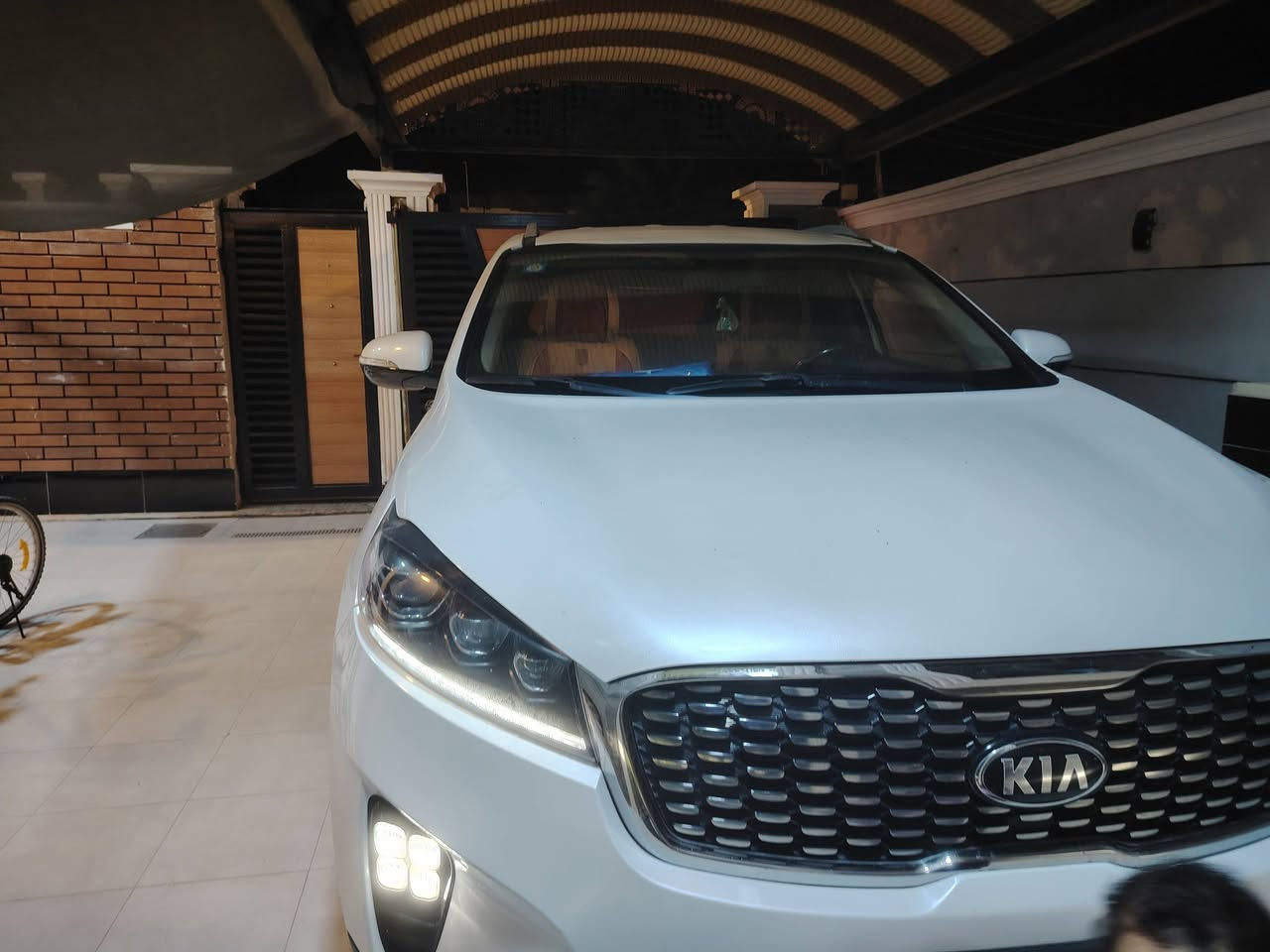 سلام عليكم سورنتو خليجي مكفول 
مواصفات 
____________
٦ سلندر 
٣ قطع تبريد

المقاعد طوي كهربائي

جنطه كهرباء مع حساسات

اوامر صوتيه 
اشارة ترحيب
بصمات دخول ذكي عالأبواب
كراسي كهرباء
بردات بلاديه للأبواب الخلفيه 
رادر موديل 2018 شكل 20 ماشية 100 رقم وسط وهاذ رقمي ***********
