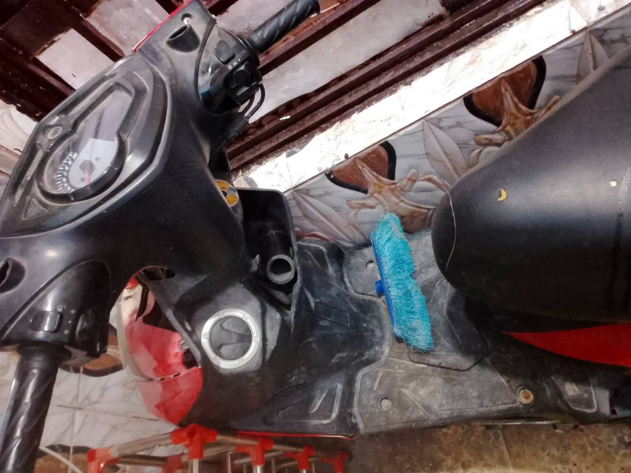 السلام عليكم سكنس لد ابيعلك كوم حديد الدراجة شغاله رقمي متواجد بس واتساب ***********
