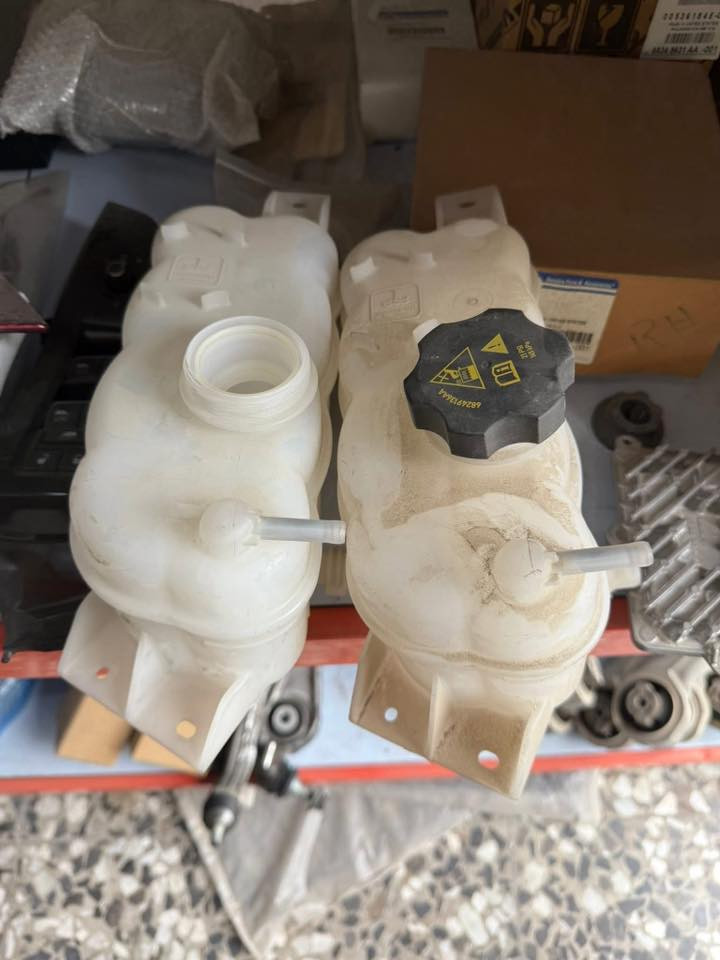 جديـــــــــــــــــــدنـــــــــــــــــــــــــــــــــــا⚫️💯⚪️
اهلا بكم في المجمع الامريكي 🚘🏎🚙🚗
احبتي يتوفر مواد جيب 
شكل جديد وشكل قديم من 2011/2024 
يوجد خدمة توصيل داخل بغداد و المحافظات كافة .
للاستفسار الاتصال على رقم الهاتف 
☎️☎️📞📞***********
☎️☎️📞📞***********
شارع مطار المثنى قرب حلويات الخاصكي 
ابو بعد جسر جديد شالجيه مجمع الامريكي 
يفتح المجمع الساعة 8 صباحا ولغاية الساعة 5 مساء
