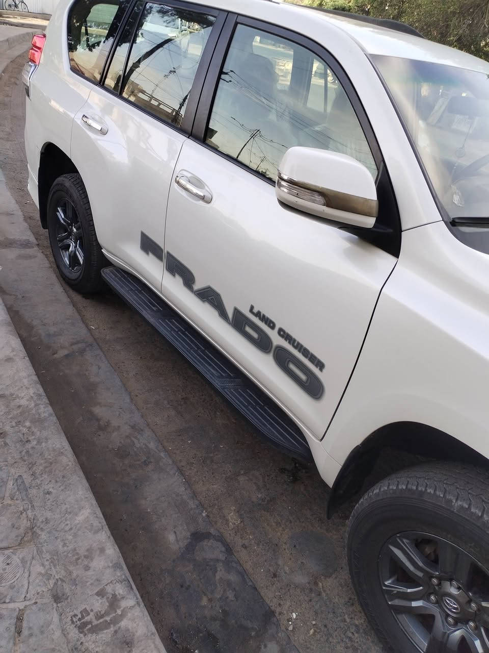برادو موديل ٢٠١٢ محرك ٦ سلندر رقم أربيل سياره بأسمي مكفوله من الصبغ فقط الدعامات مصبوغه سياره جدا نظيفه موقعه بغداد الكرادة  ***********
