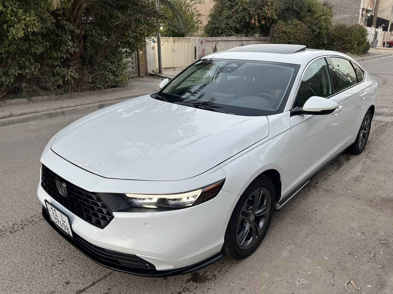 السلام عليكم 
هوندا اكورد هايبرد 2024 فئة XLE
السيارة ماشية 27 الف ميل السيارة مرقمة بغداد تحويل مباشر
السيارة بيهة بارد بالبنيد و بارد بالجاملغ حك اصبعين 
ايرباكات طاكة دشبول و دركة فقط 
السيارة فول مواصفات فتحة بصمة تحكمات ستيرت تحكمات كشنات و كشنات جلد تدفئة حساسات 
السيارة مكانها بغداد العامرية 
للإستفسار تواصل ***********
