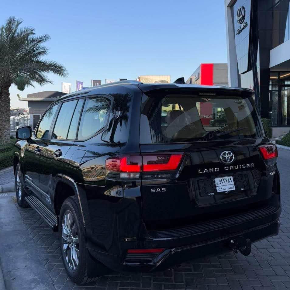 TOYOTA LAND CRUISER
GX.R
2026
ضمان تويوتا العراق(SAS) 
زيرو 
مواصفات ال GX.R :
(شاشه-كاميرا-حساسات-تحديد مسار-تحكم ستيرن-3 أنظمة قياده-كشنات جلد-كراسي كهرباء-3 شاشات-صندوق كهرباء-تشغيل عن بعد-بصمه-فتحه-لايتات زنون-ثلاجه-شاحن وايرلس-طفايه-كشنات تبريد-تبريد خلفي منفصل-شاشه تدعم ابل كار بلي واندرويد اوتو-وبقية المواصفات المعروفه)

للاستفسار 
*********** بغداد, العراق
